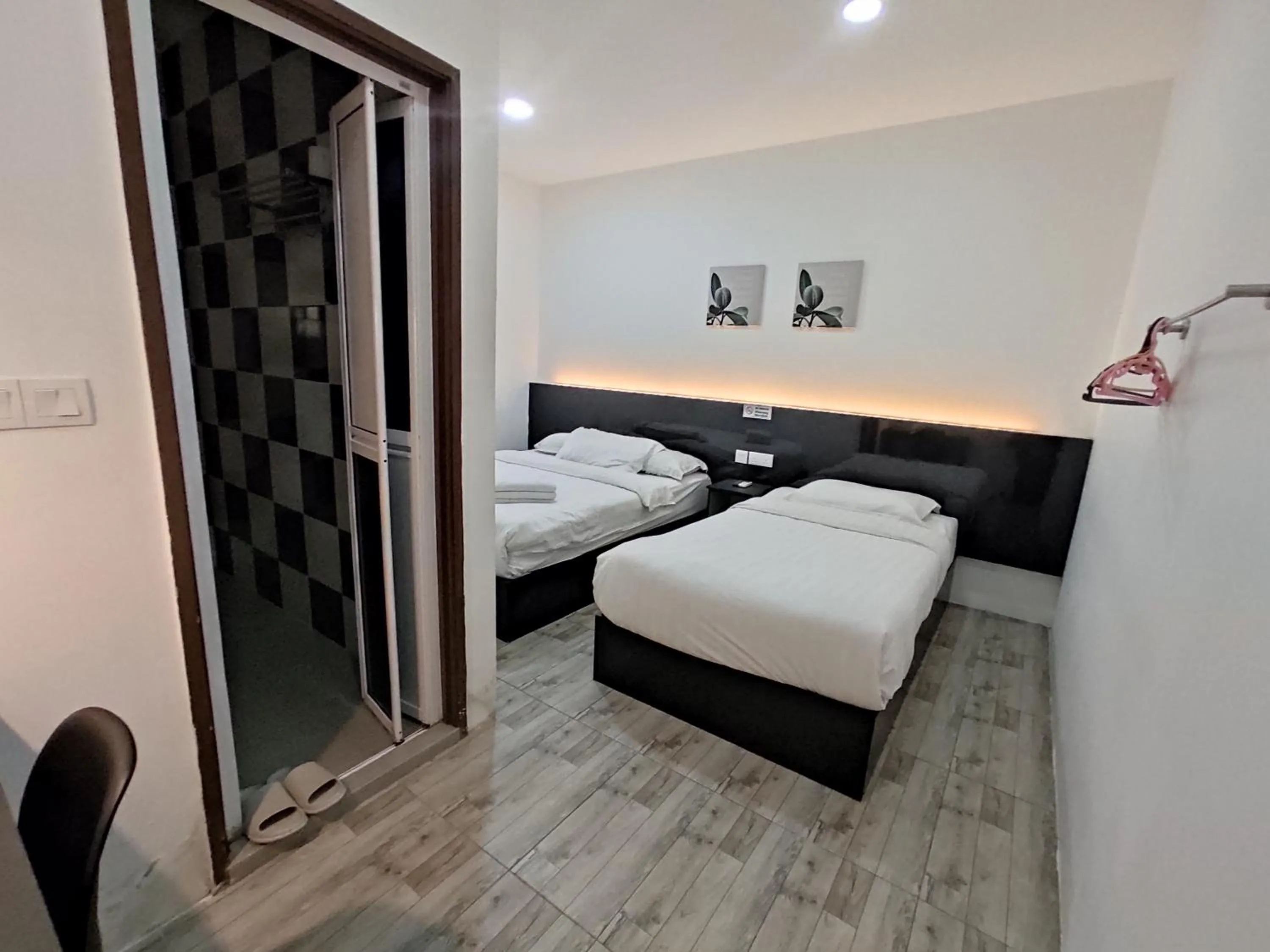 Photo of the whole room, Bed in Tambun Warm Hotel