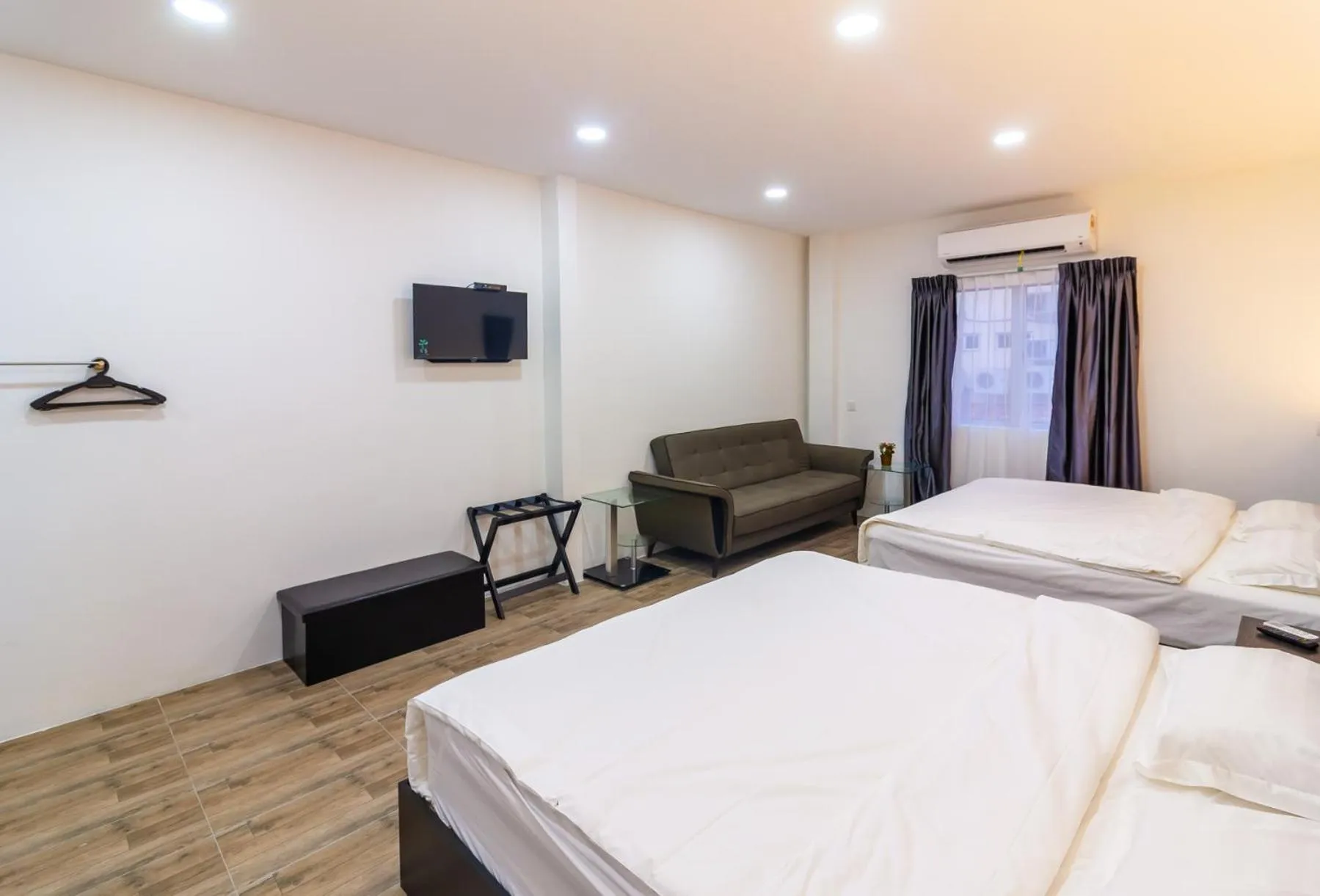 Seating area, Bed in Tambun Warm Hotel