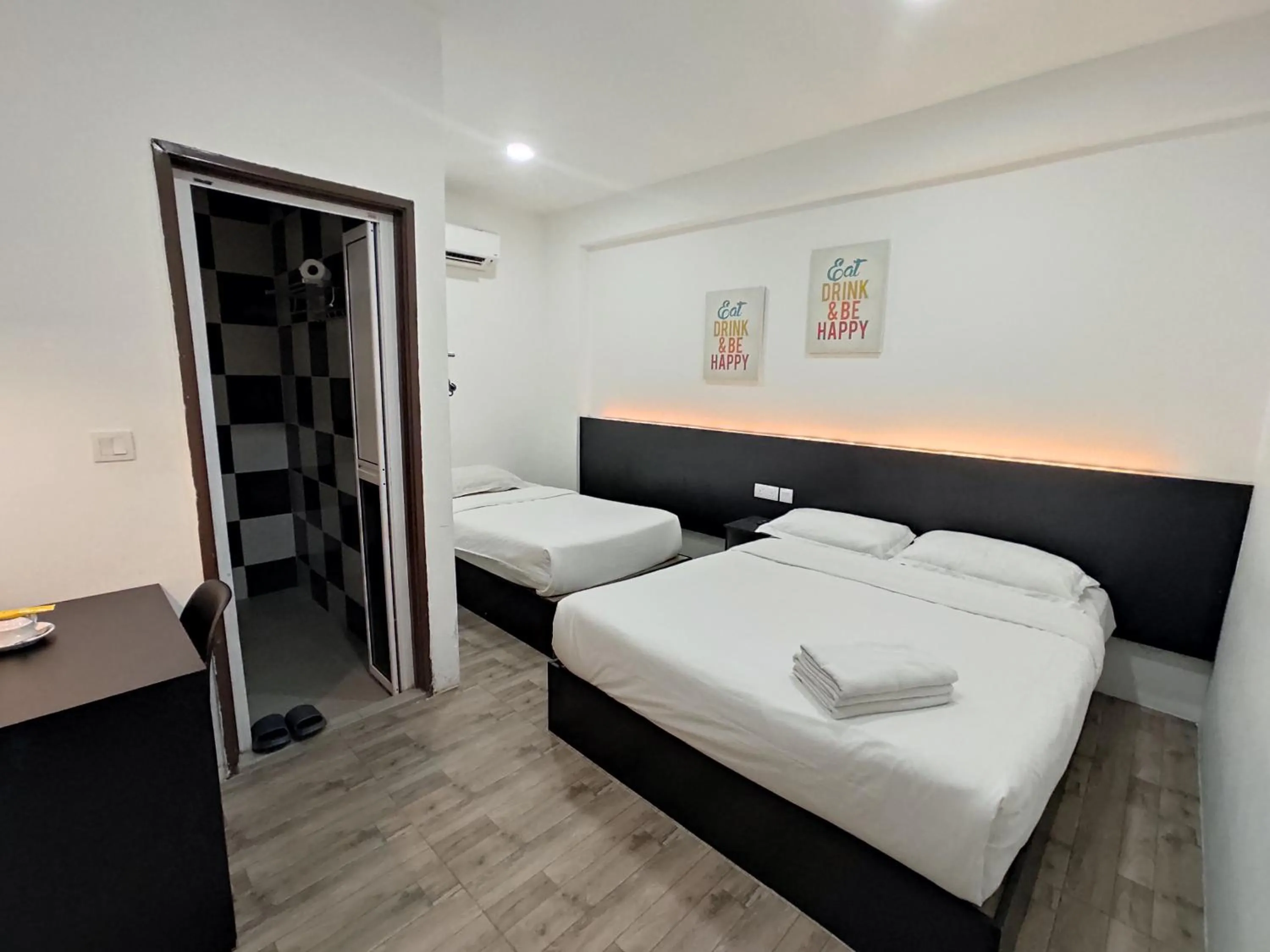 Bedroom, Bed in Tambun Warm Hotel