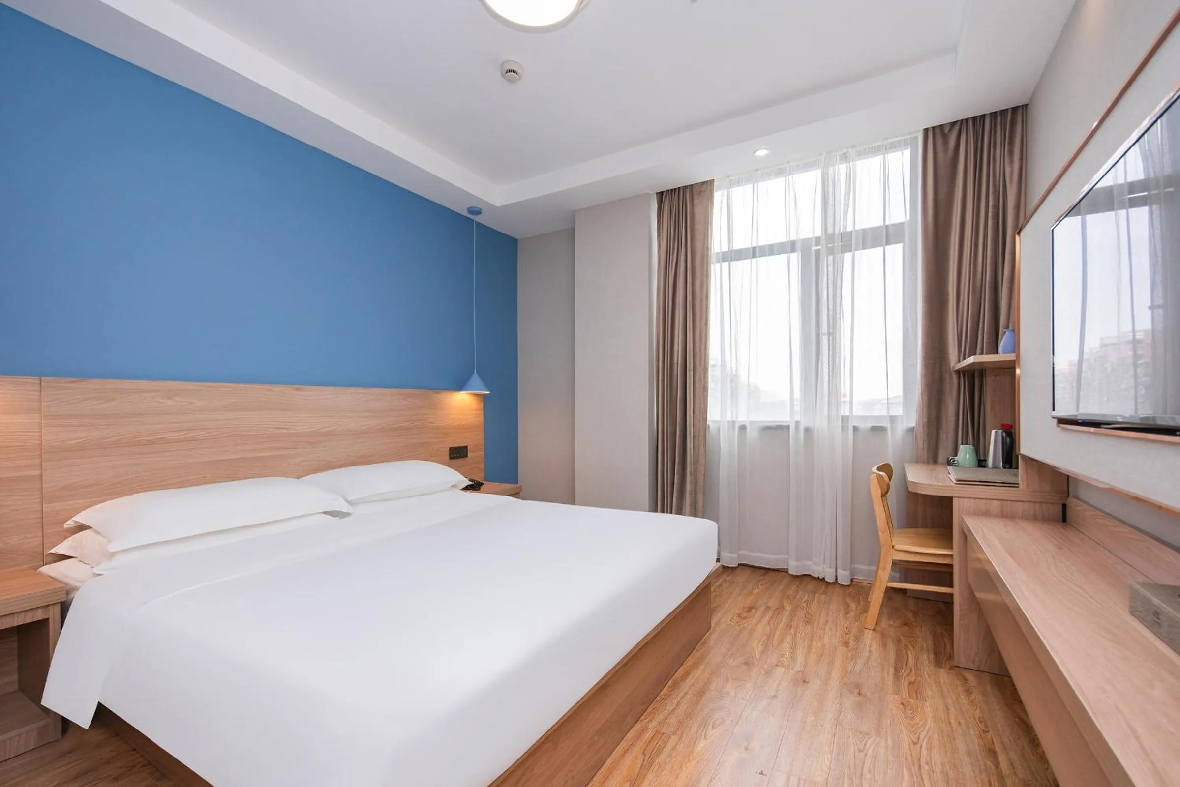 Bed in Future Shangju Hotel