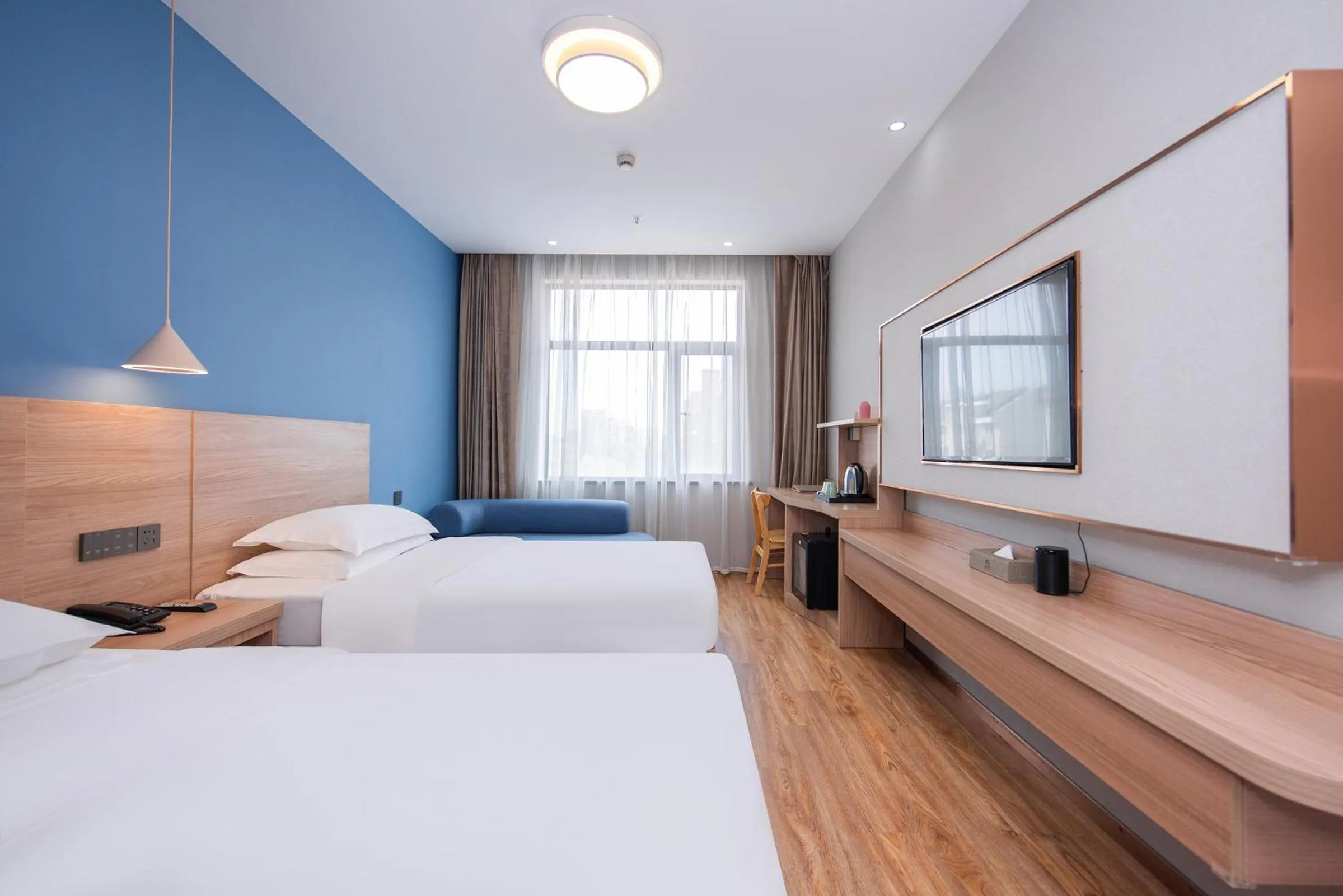 Photo of the whole room, Bed in Future Shangju Hotel