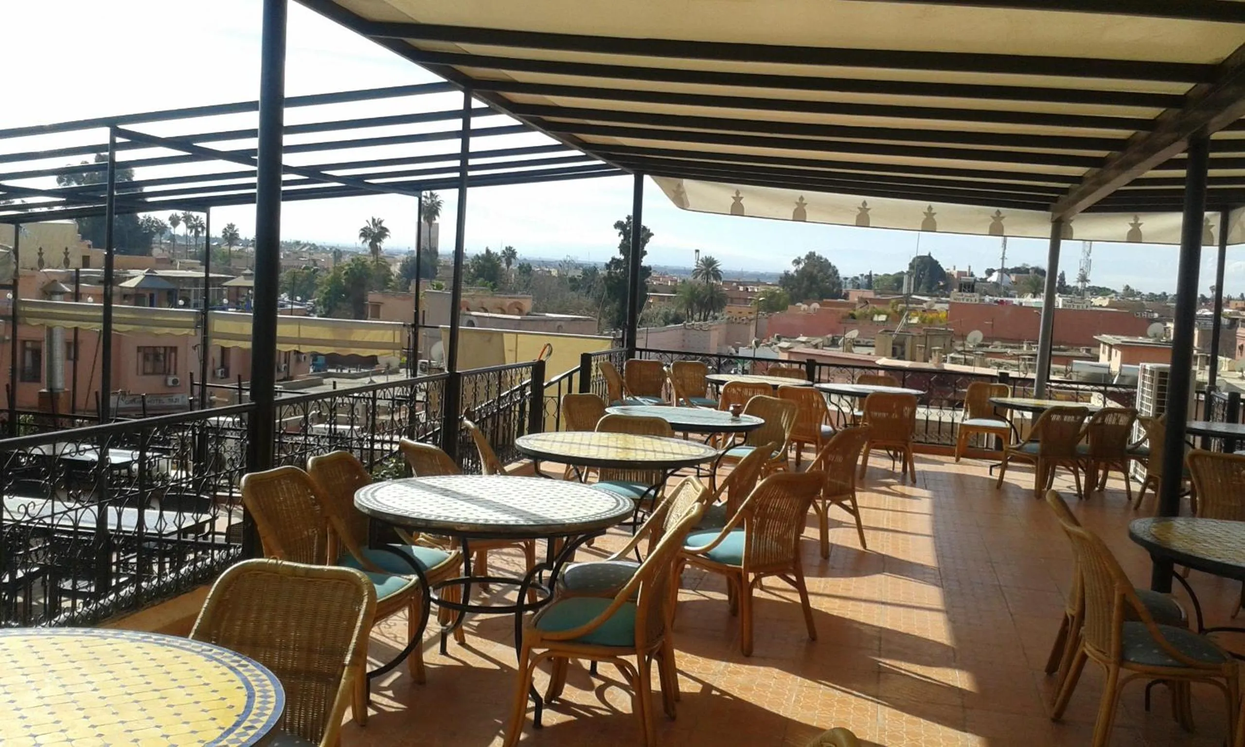 Restaurant/places to eat in Riad Omar