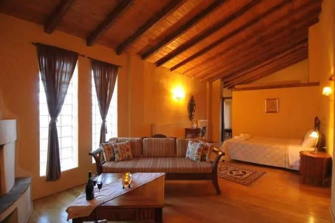 Photo of the whole room, Bed in To Patriko
