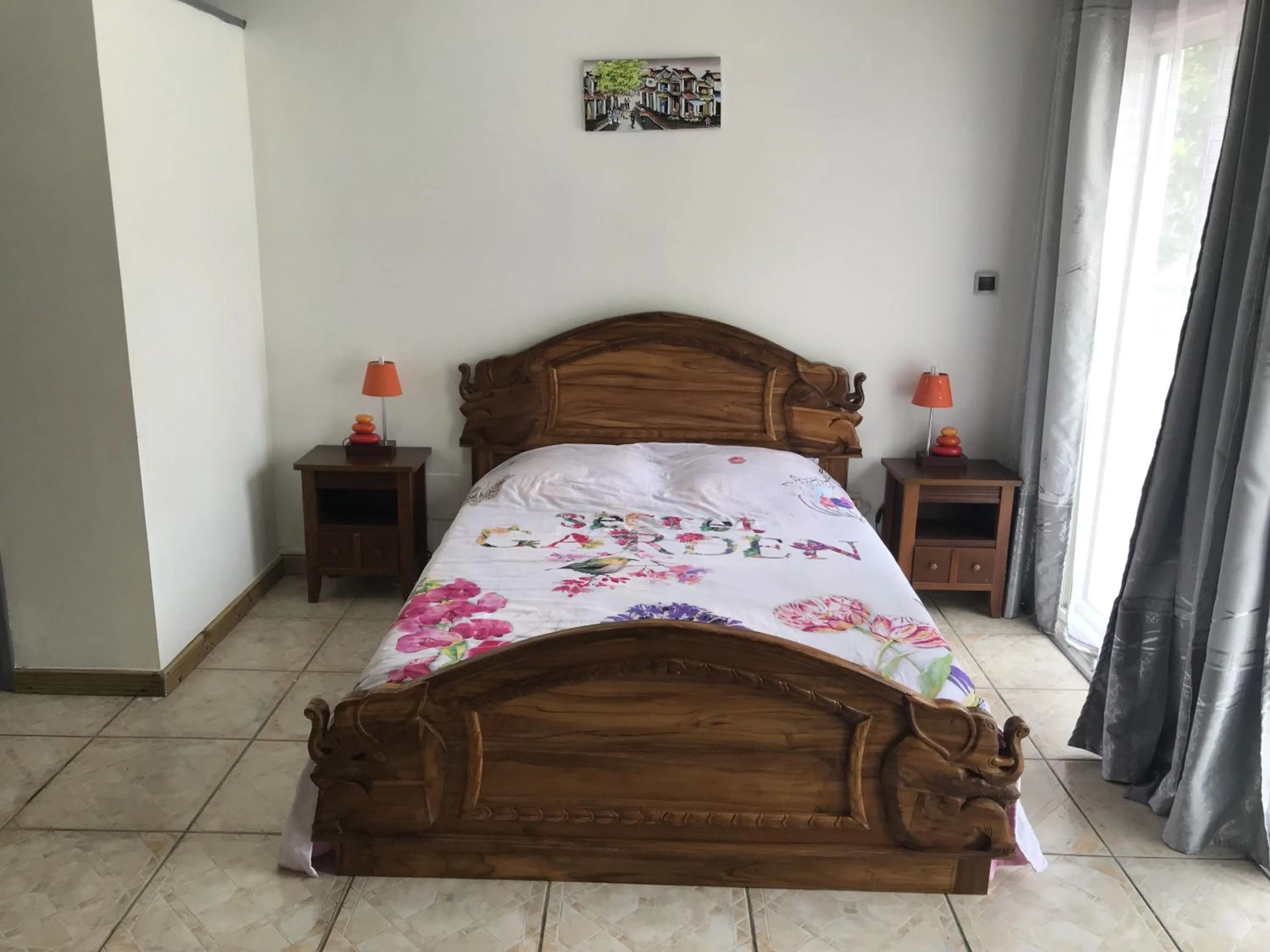 Bed in L'Escale Royale