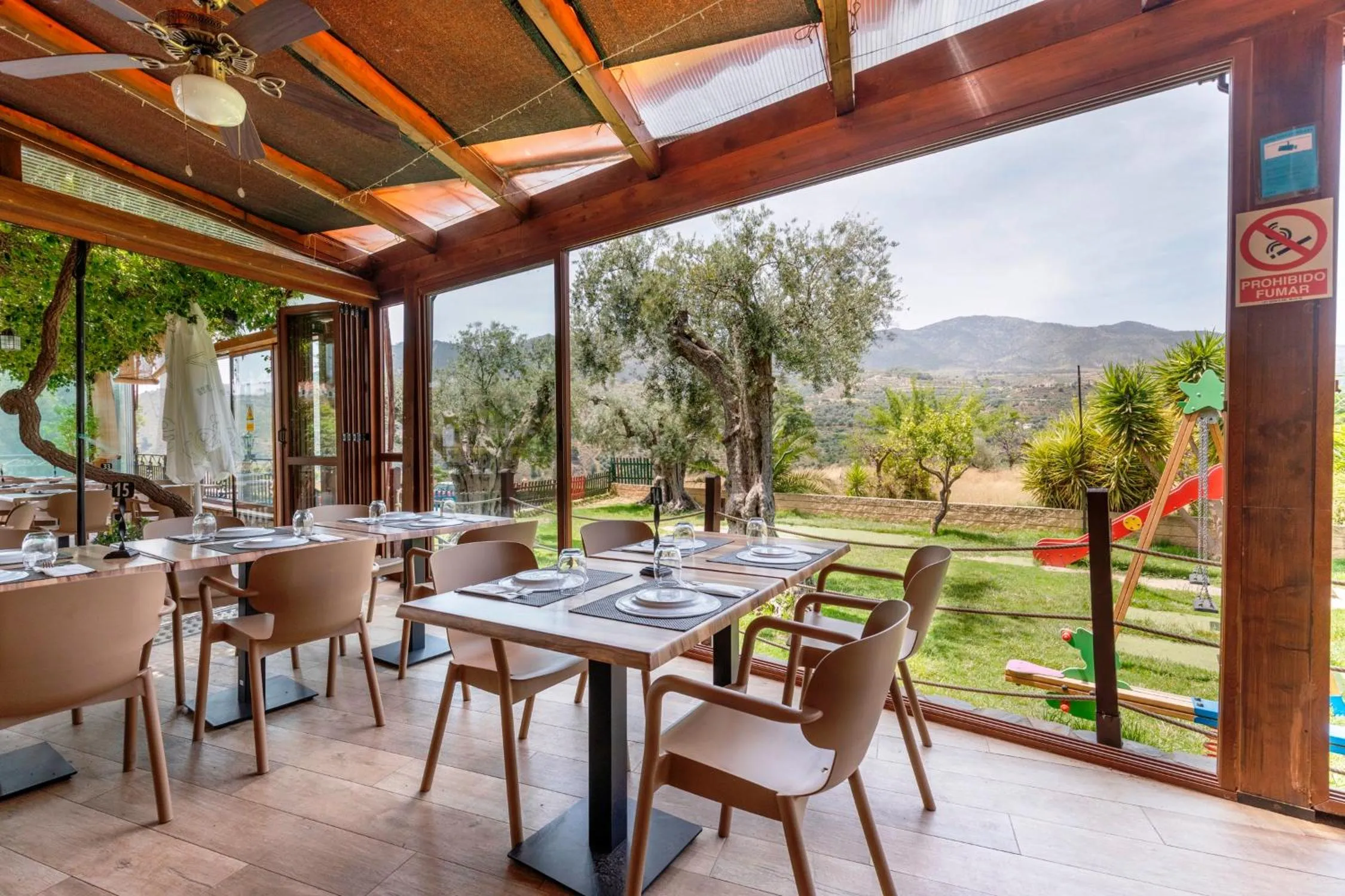 Hostal y Apartamento Rural Los Naranjos