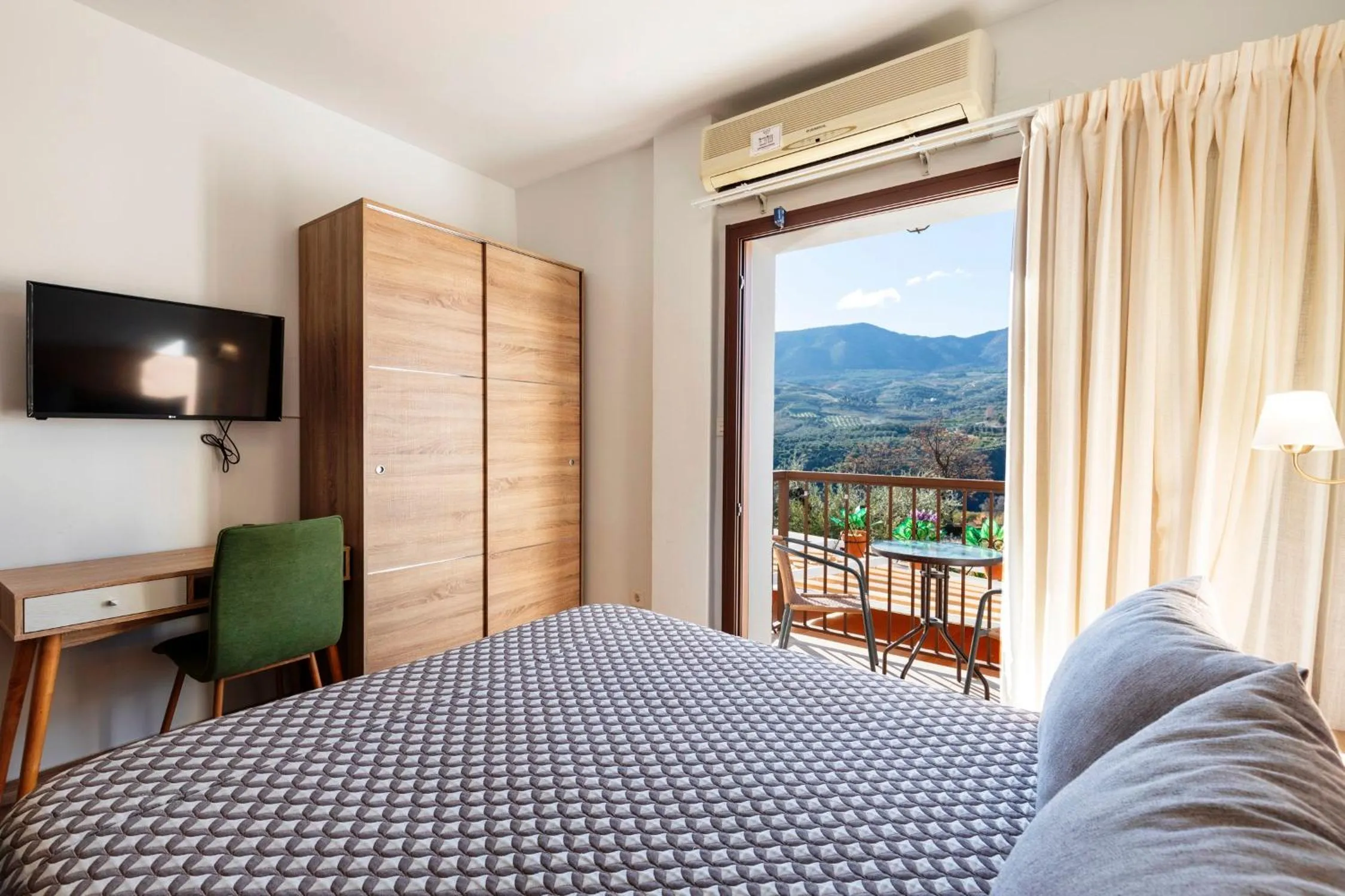 Bed in Hostal y Apartamento Rural Los Naranjos