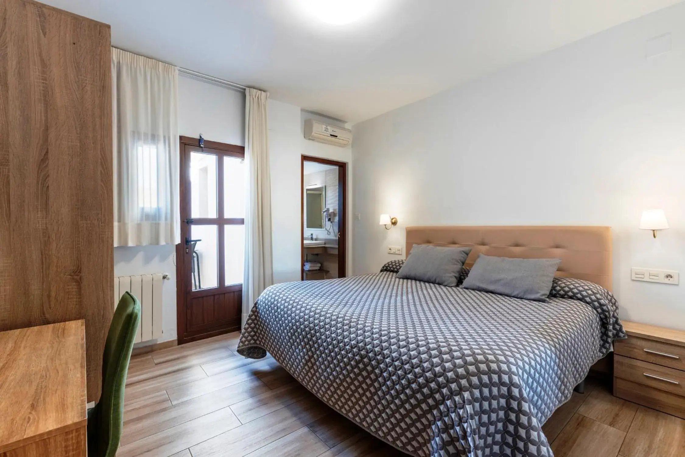 Double or Twin Room in Hostal y Apartamento Rural Los Naranjos Double or Twin Room in Hostal y Apartamento Rural Los Naranjos