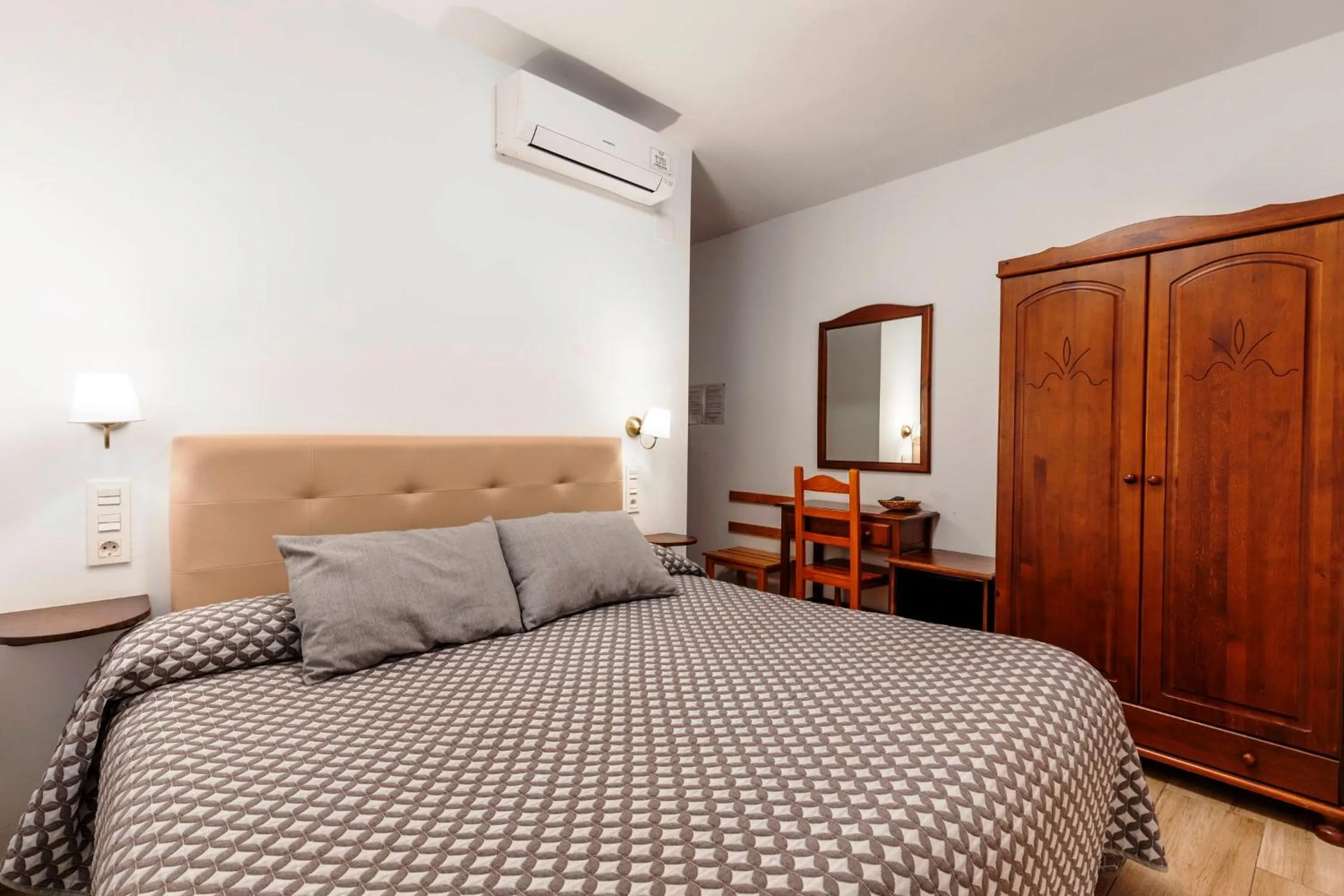 Bed in Hostal y Apartamento Rural Los Naranjos