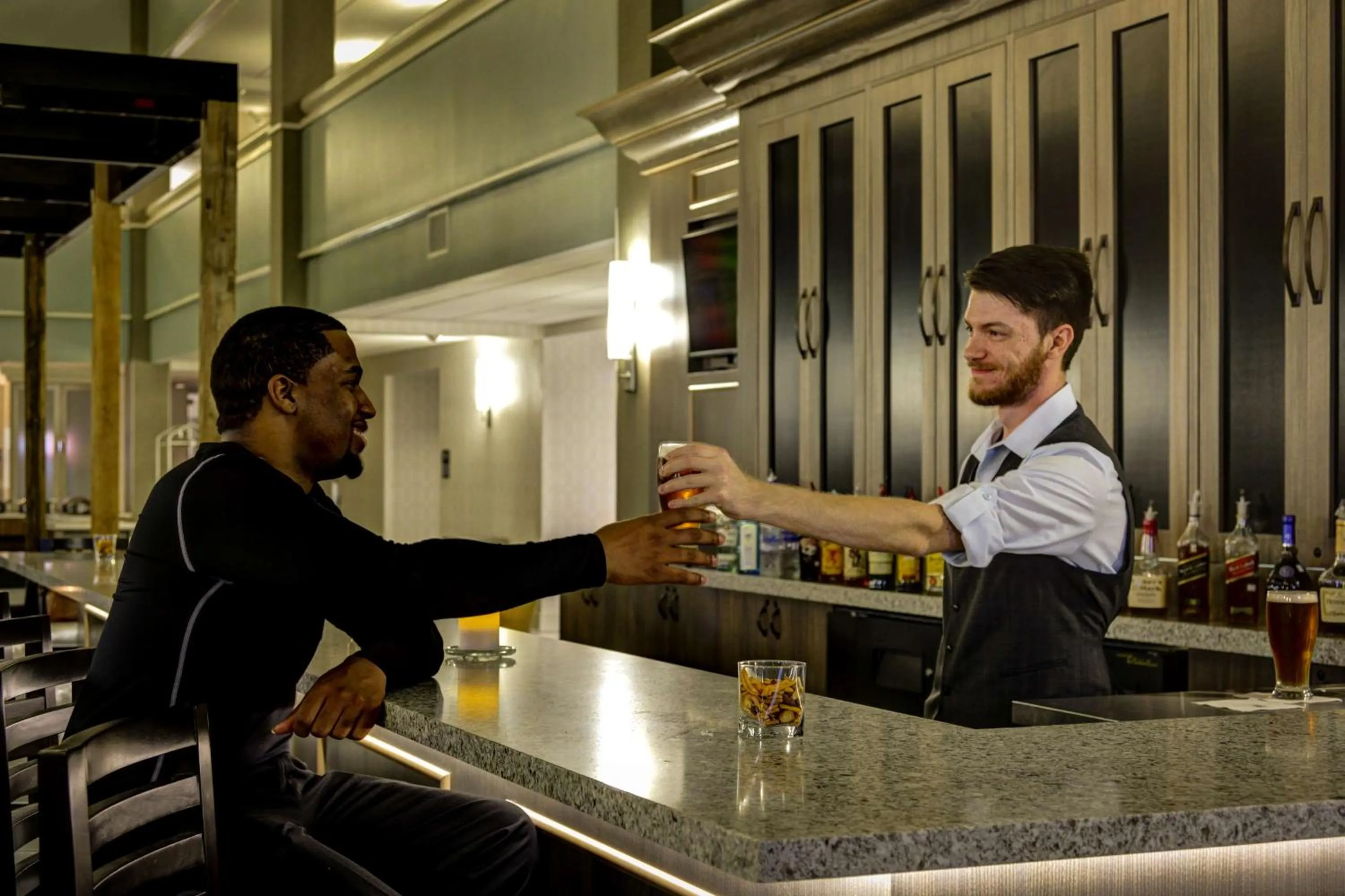 Lounge or bar in Embassy Suites Williamsburg