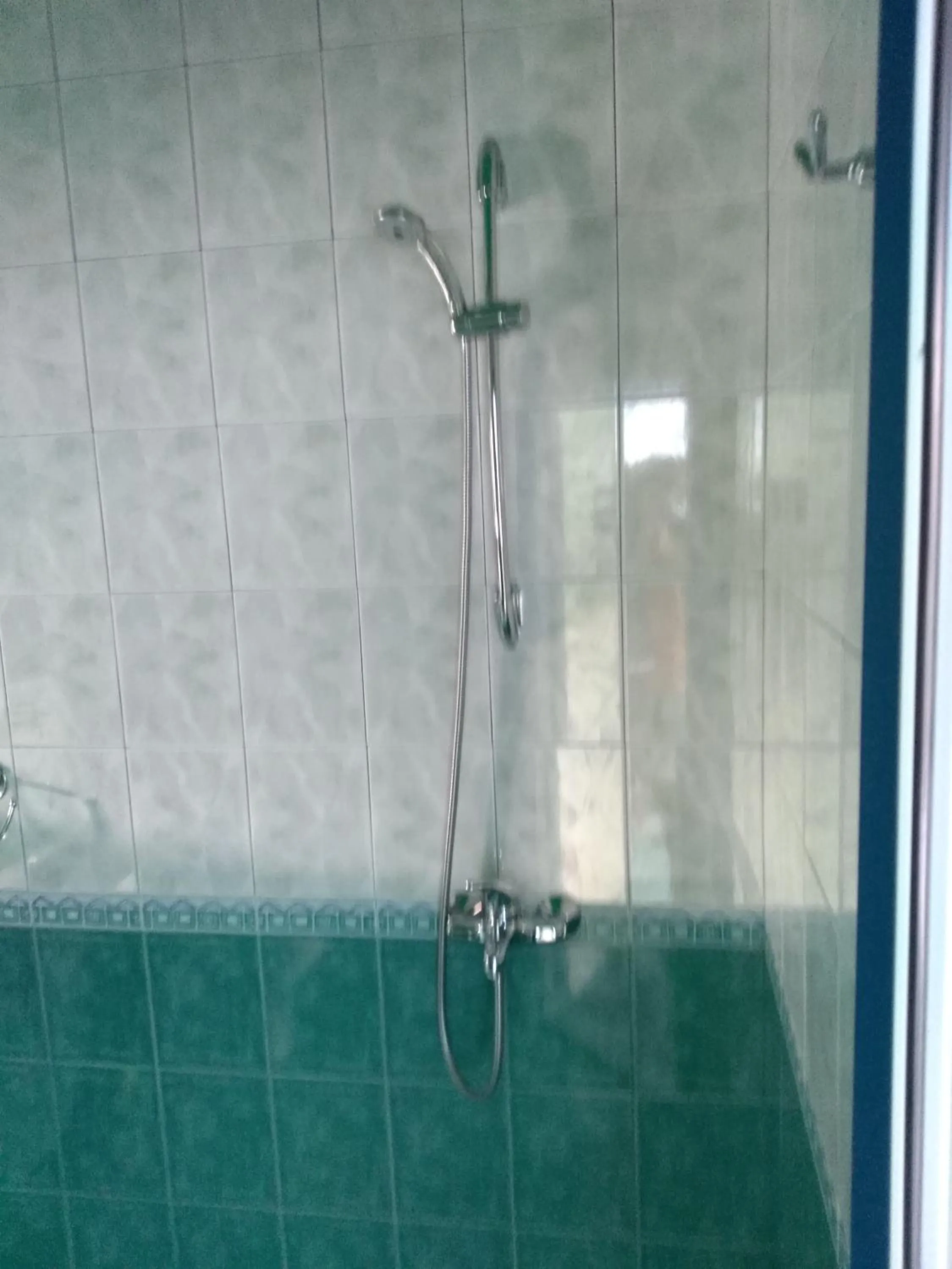 Shower in The Colourful Mansion Hotel