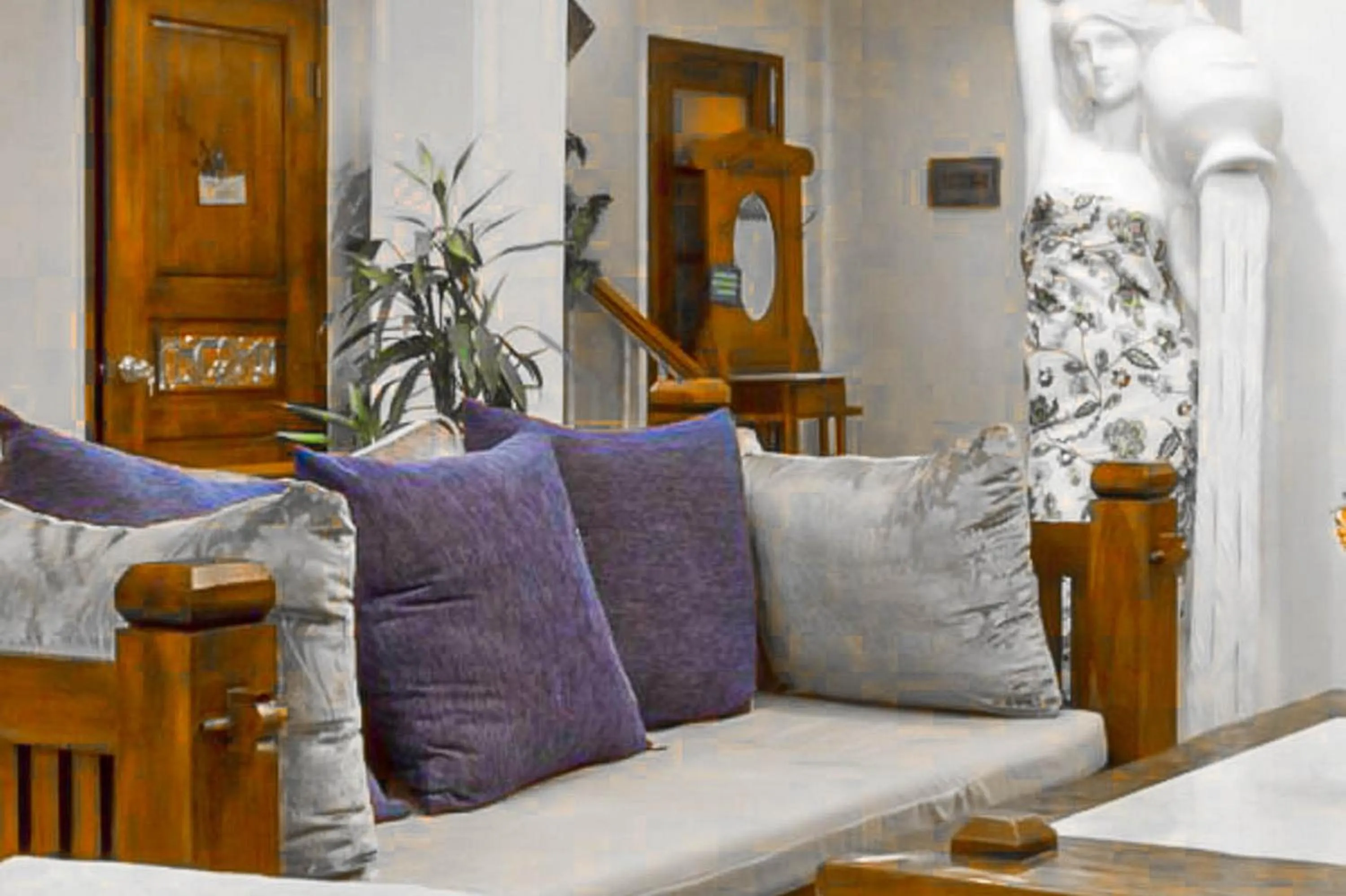 Seating area in RedDoorz near Gasibu Bandung