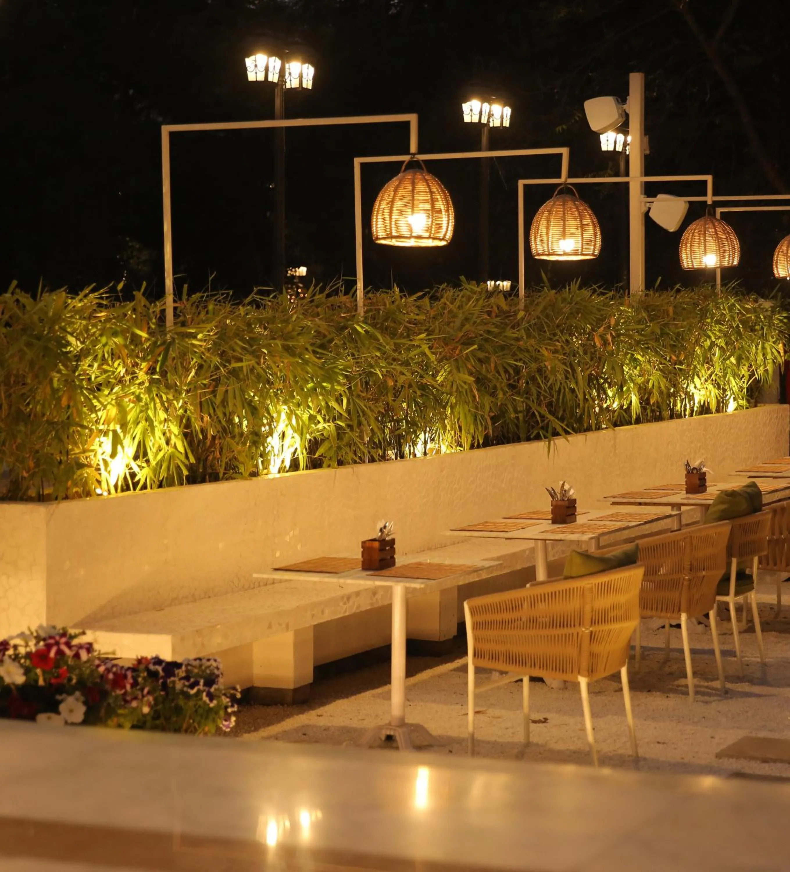 Lounge or bar in The Greenwood Resort, Guwahati