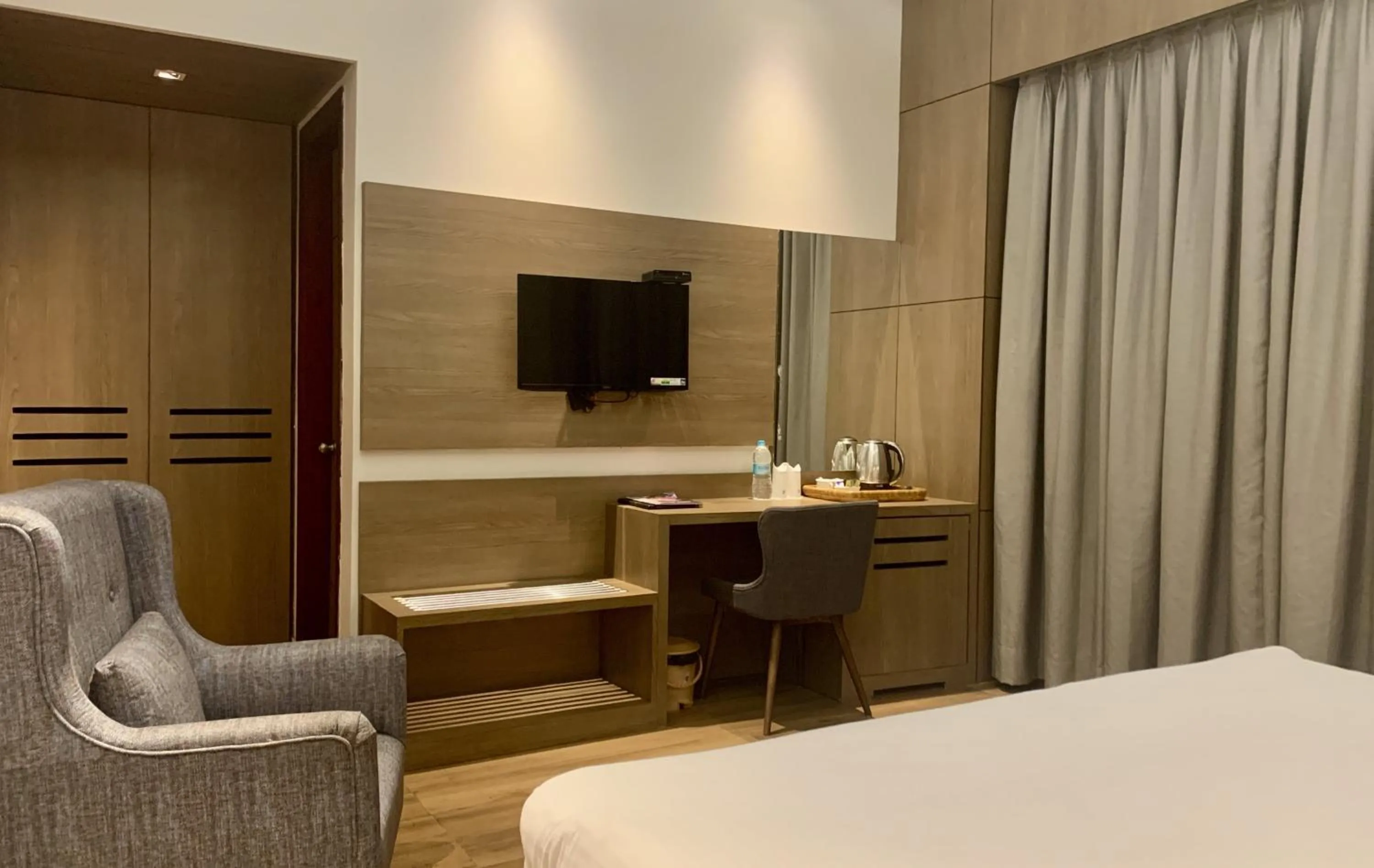 TV and multimedia, Bed in The Greenwood Resort, Guwahati