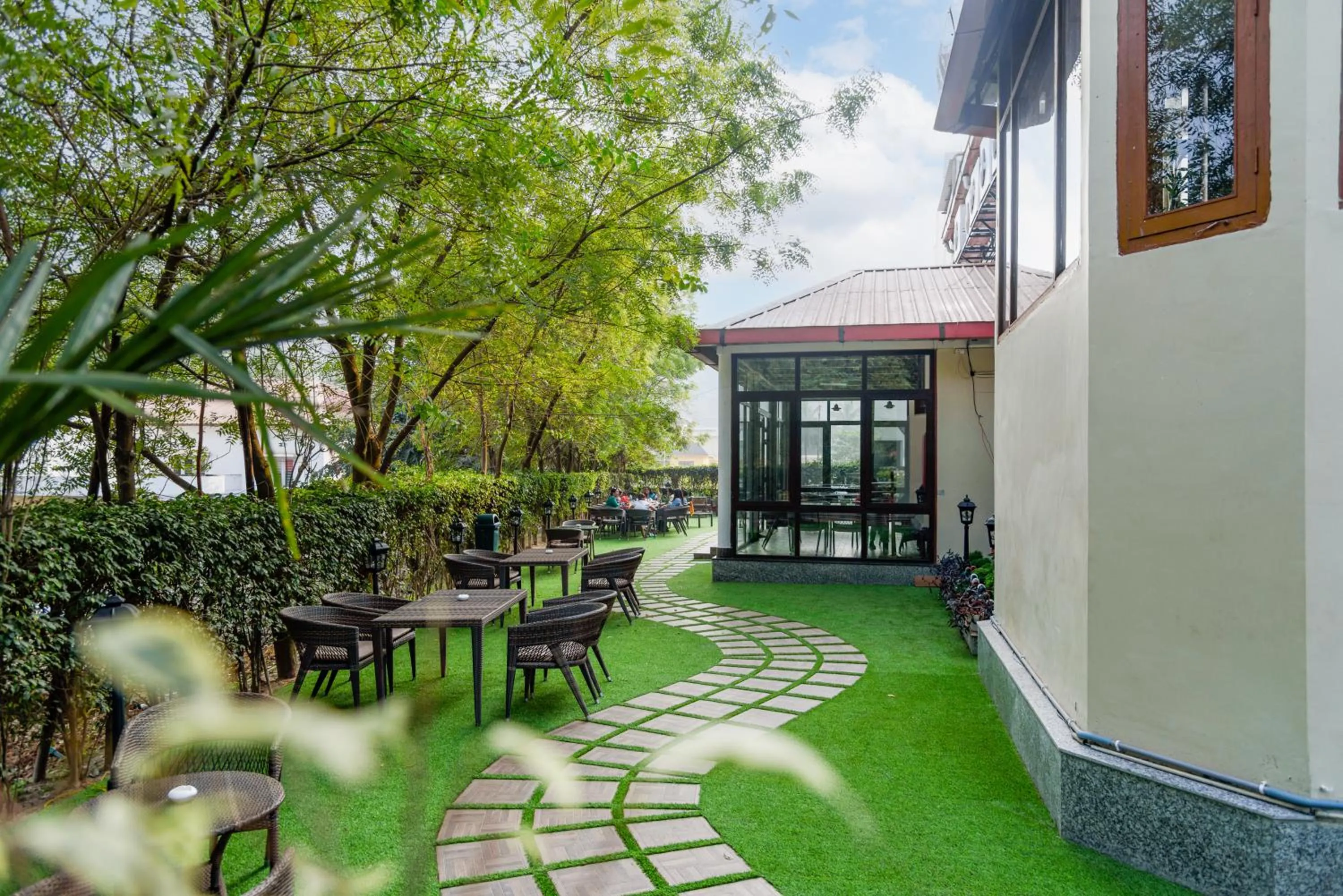 Lounge or bar in The Greenwood Resort, Guwahati