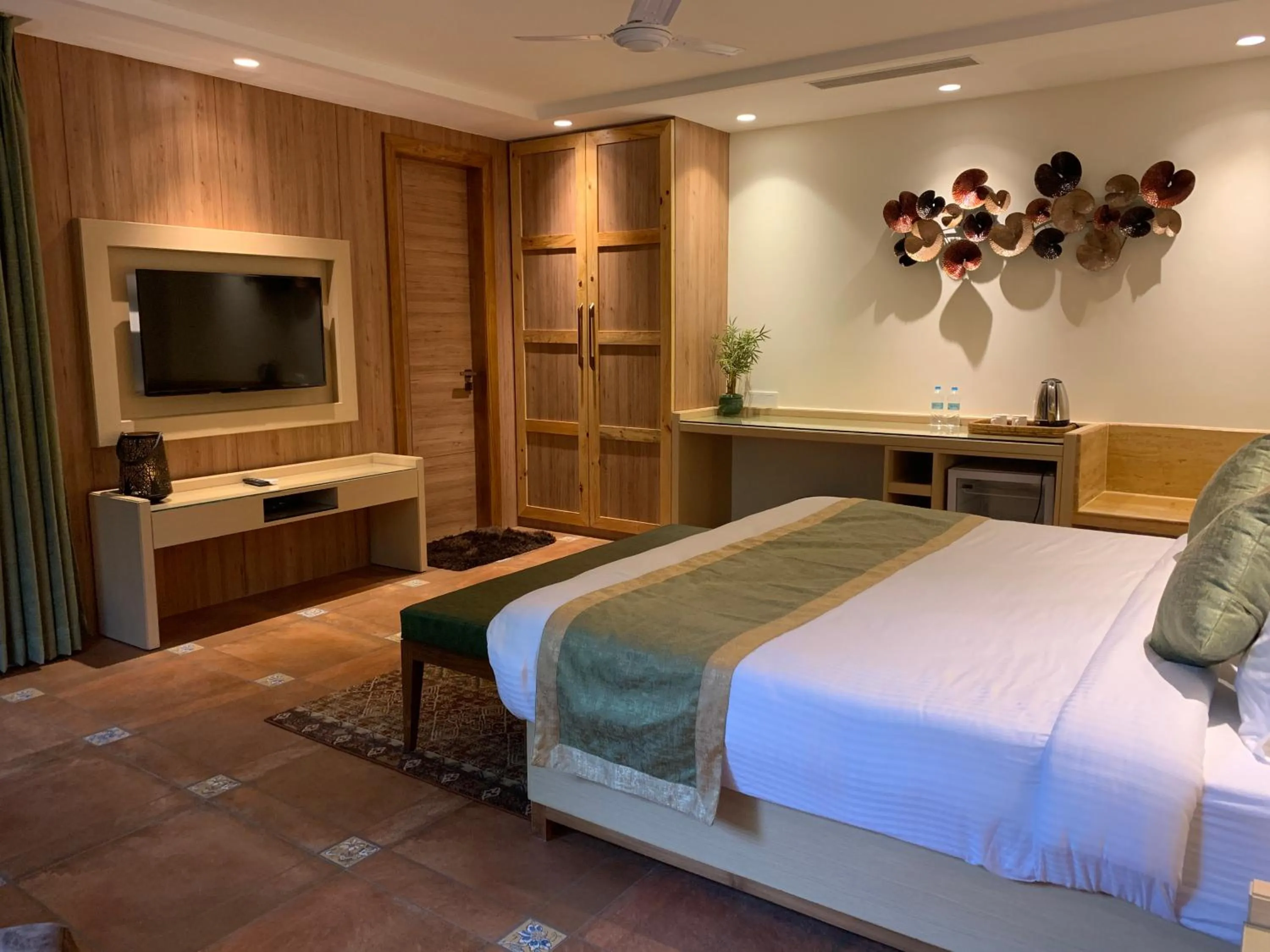 TV and multimedia, Bed in The Greenwood Resort, Guwahati