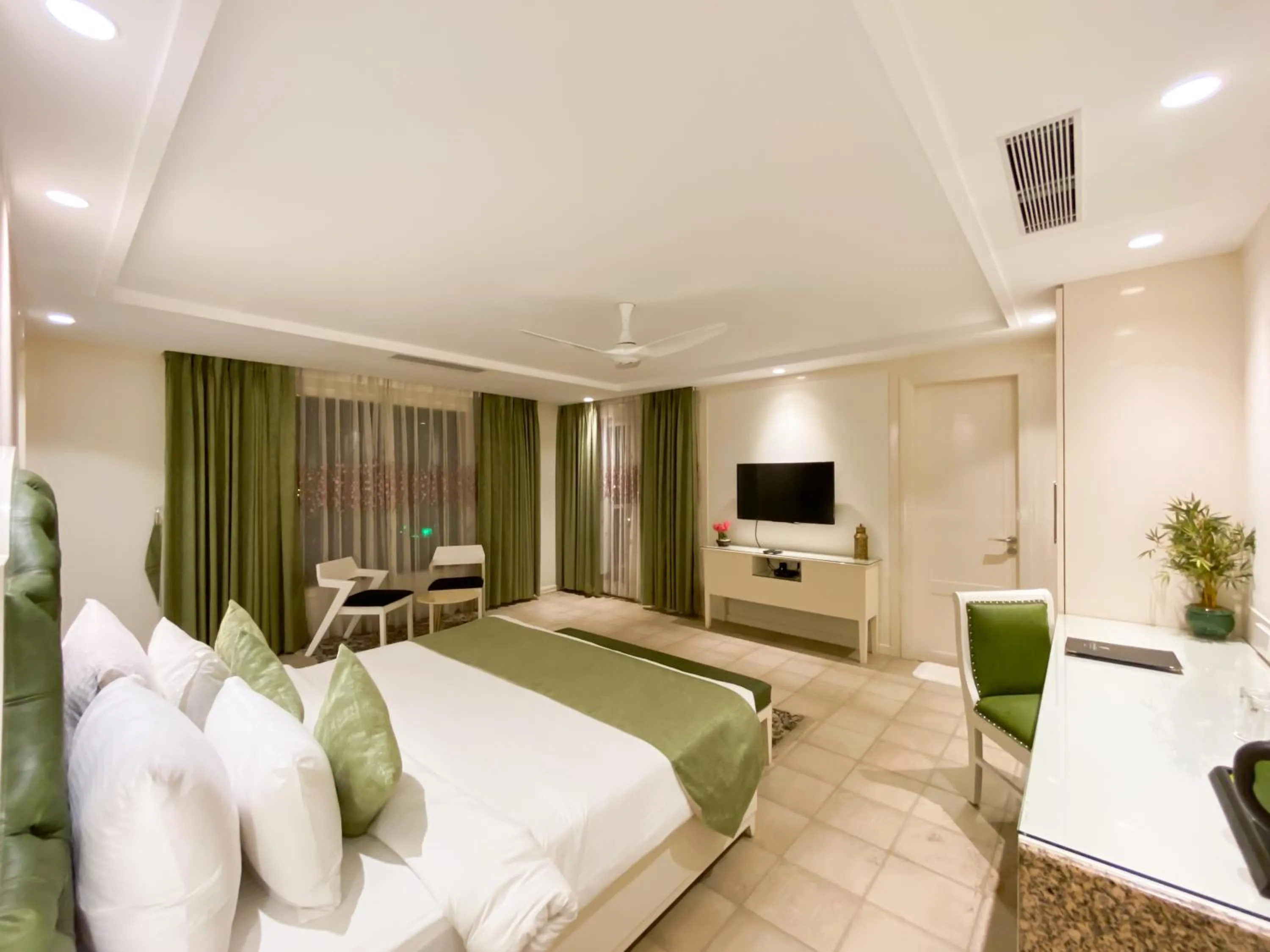 TV and multimedia, Bed in The Greenwood Resort, Guwahati