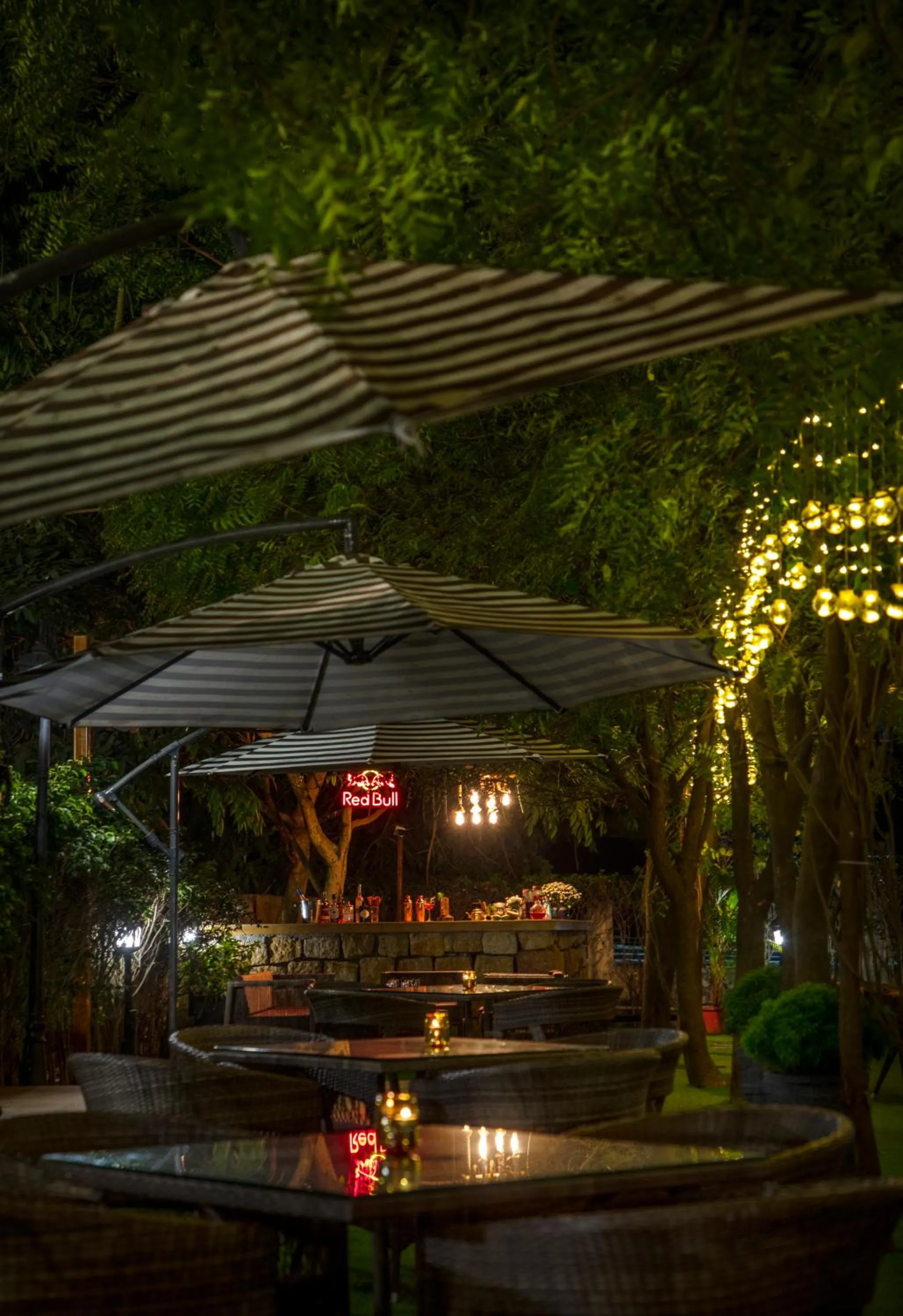 Lounge or bar in The Greenwood Resort, Guwahati