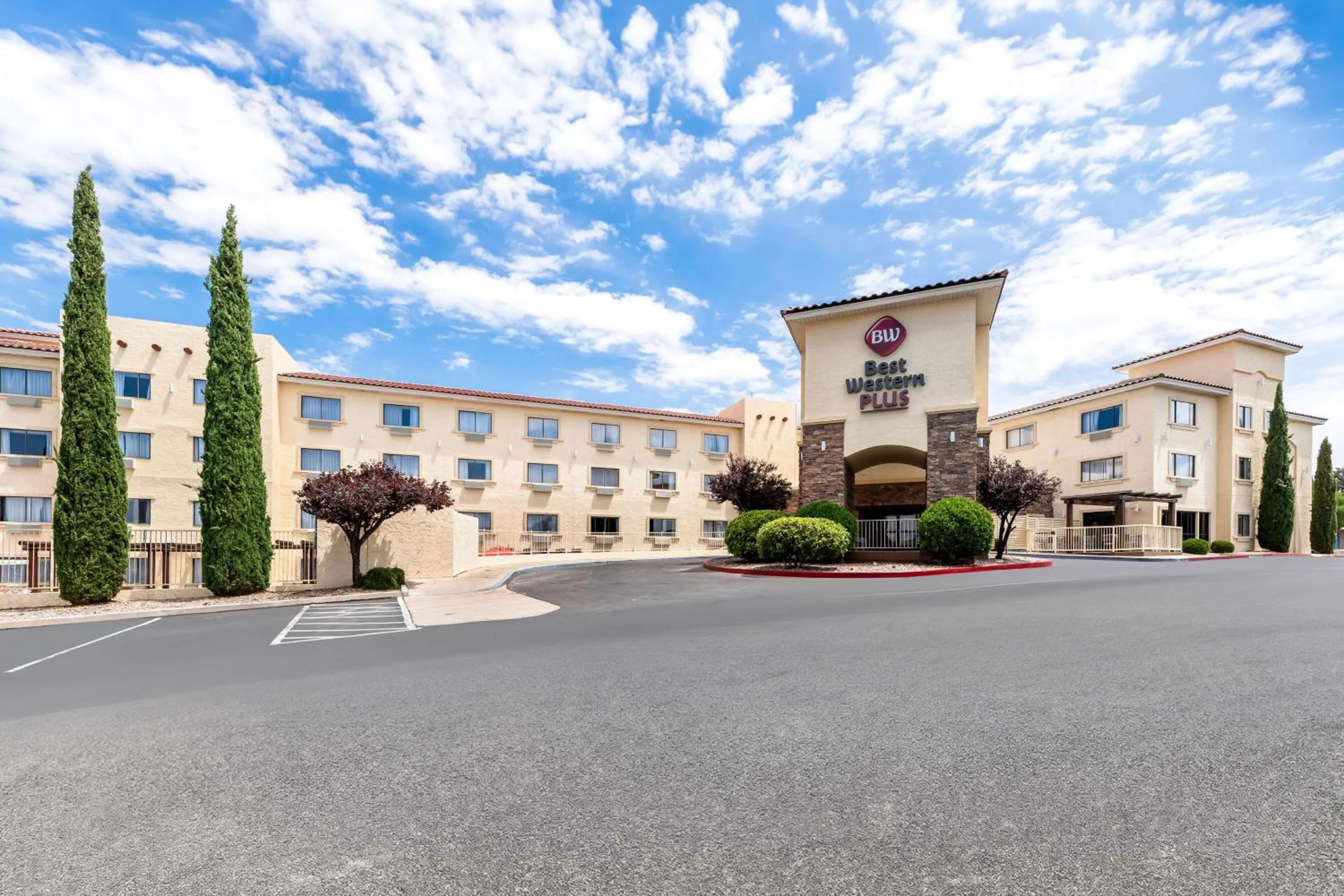 Property building in Best Western Plus At Lake Powell