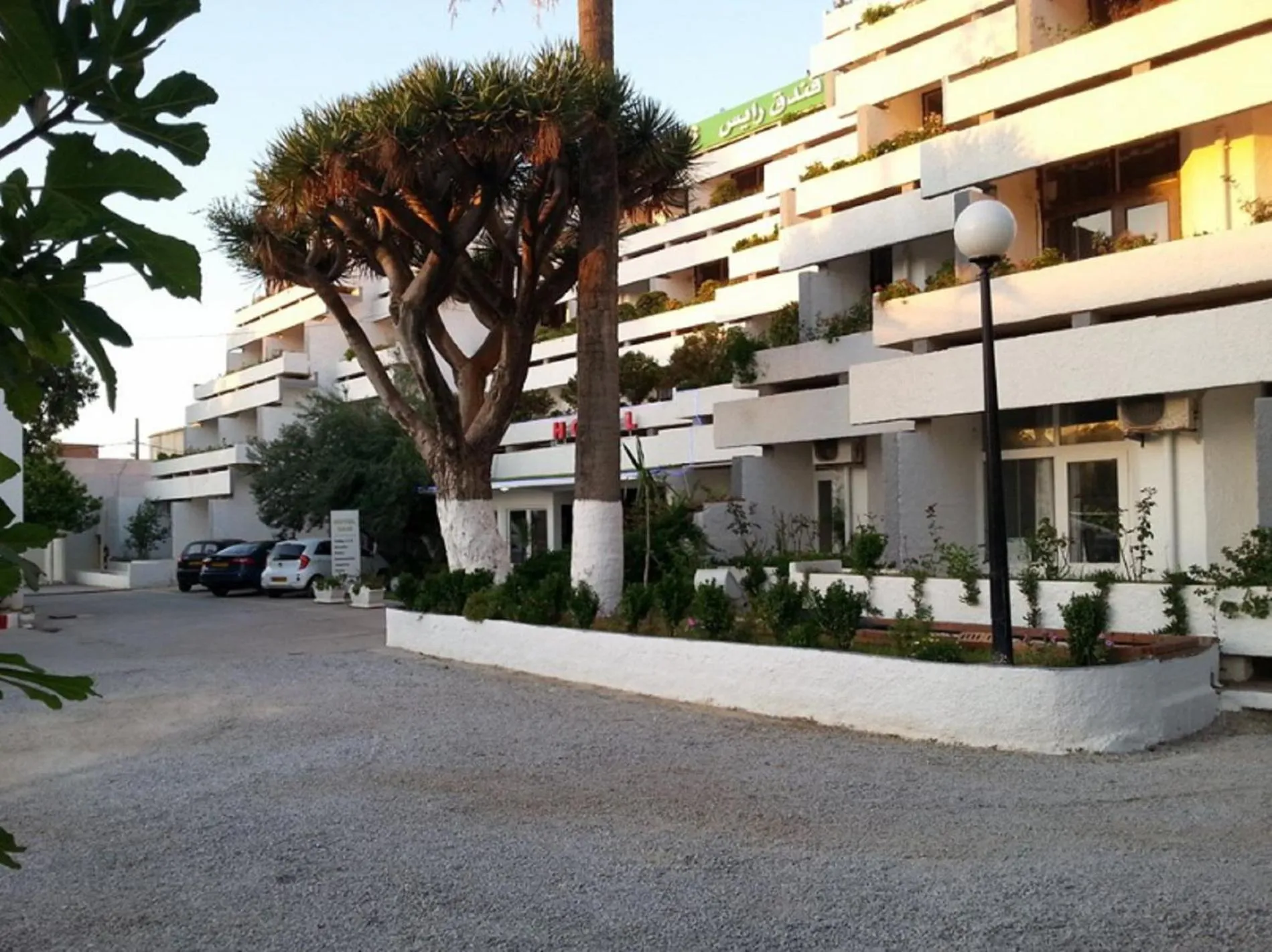 Facade/entrance in RAIS