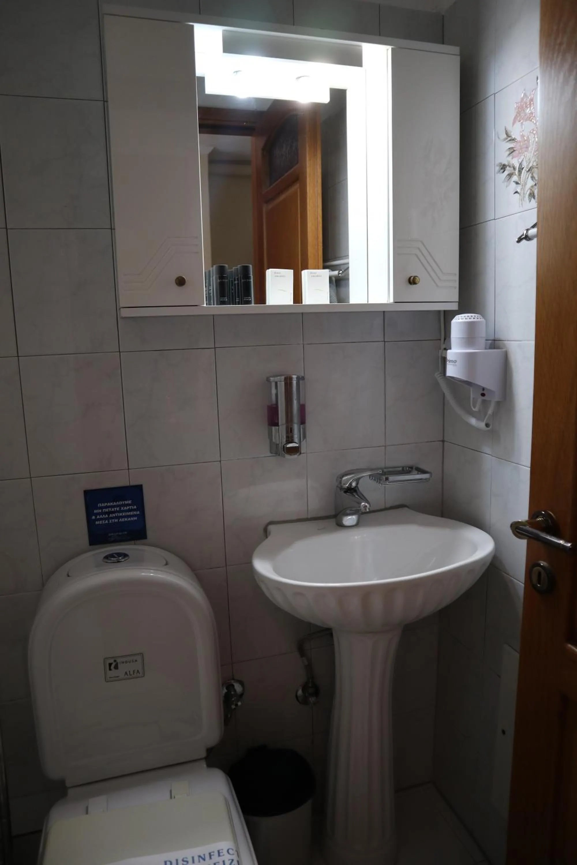 Shower in Delphin Rooms Sivota