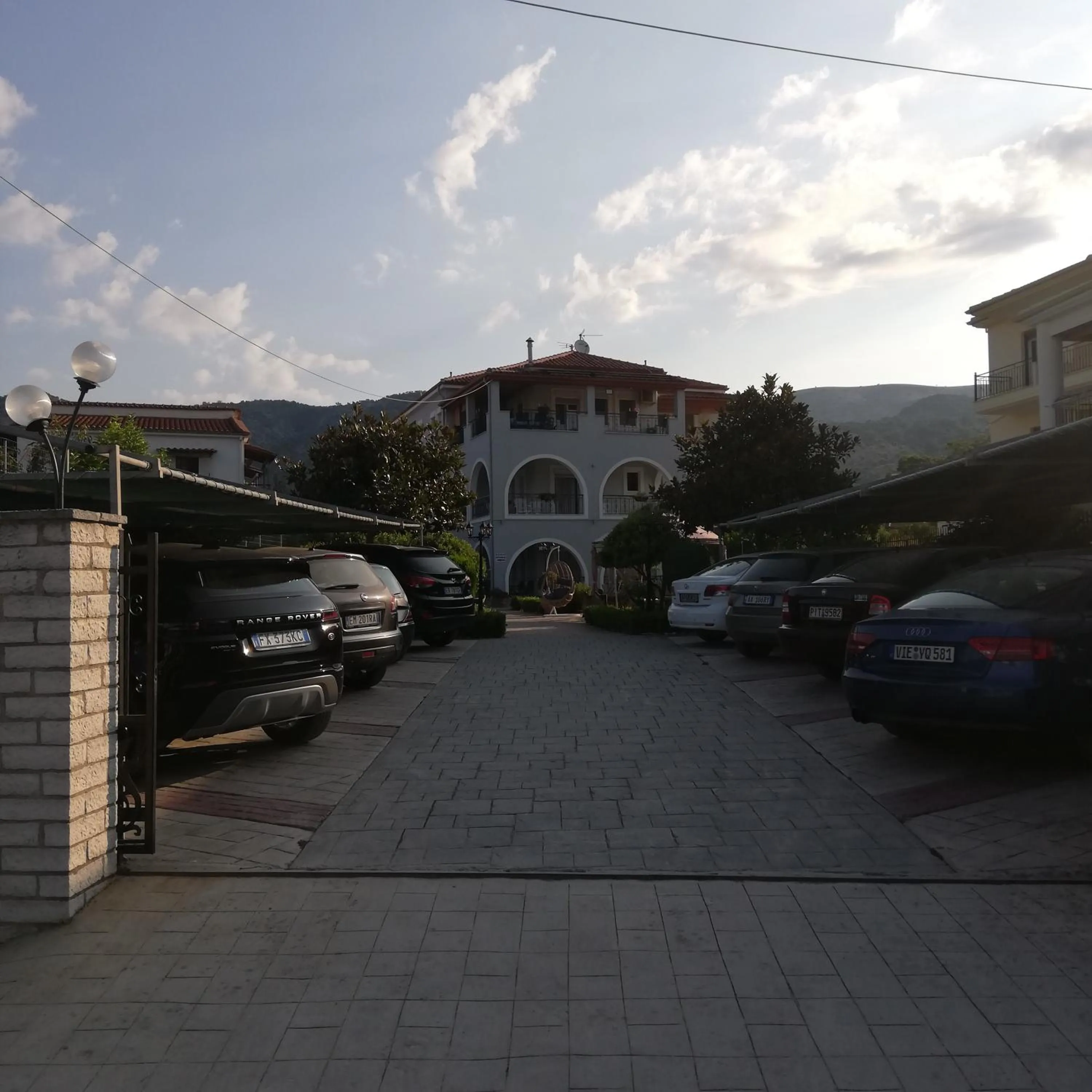 Area and facilities in Delphin Rooms Sivota