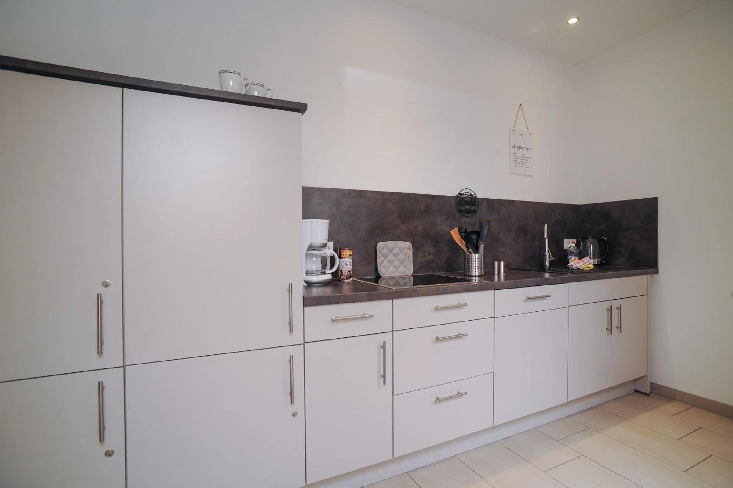 Kitchen or kitchenette in Designpension Traumschloss Hotel Garni