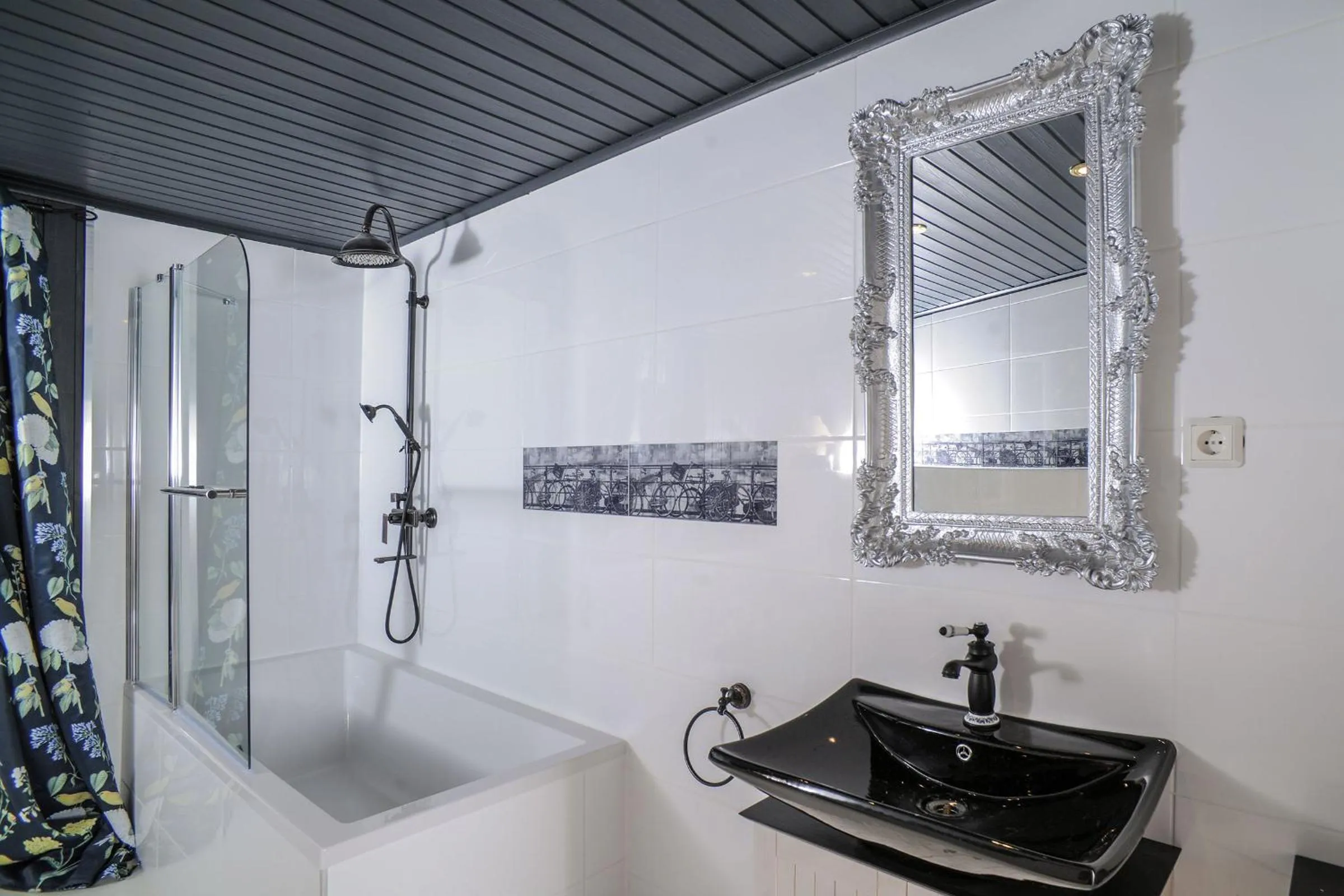 Bathroom in Designpension Traumschloss Hotel Garni