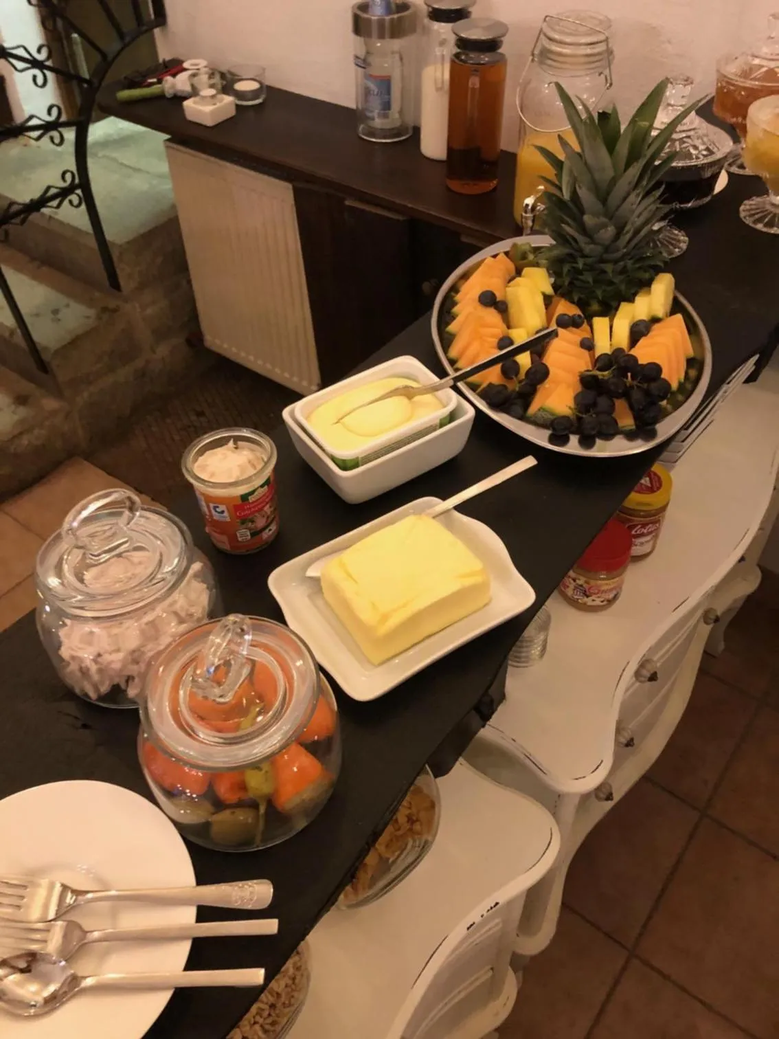 Continental breakfast in Designpension Traumschloss Hotel Garni