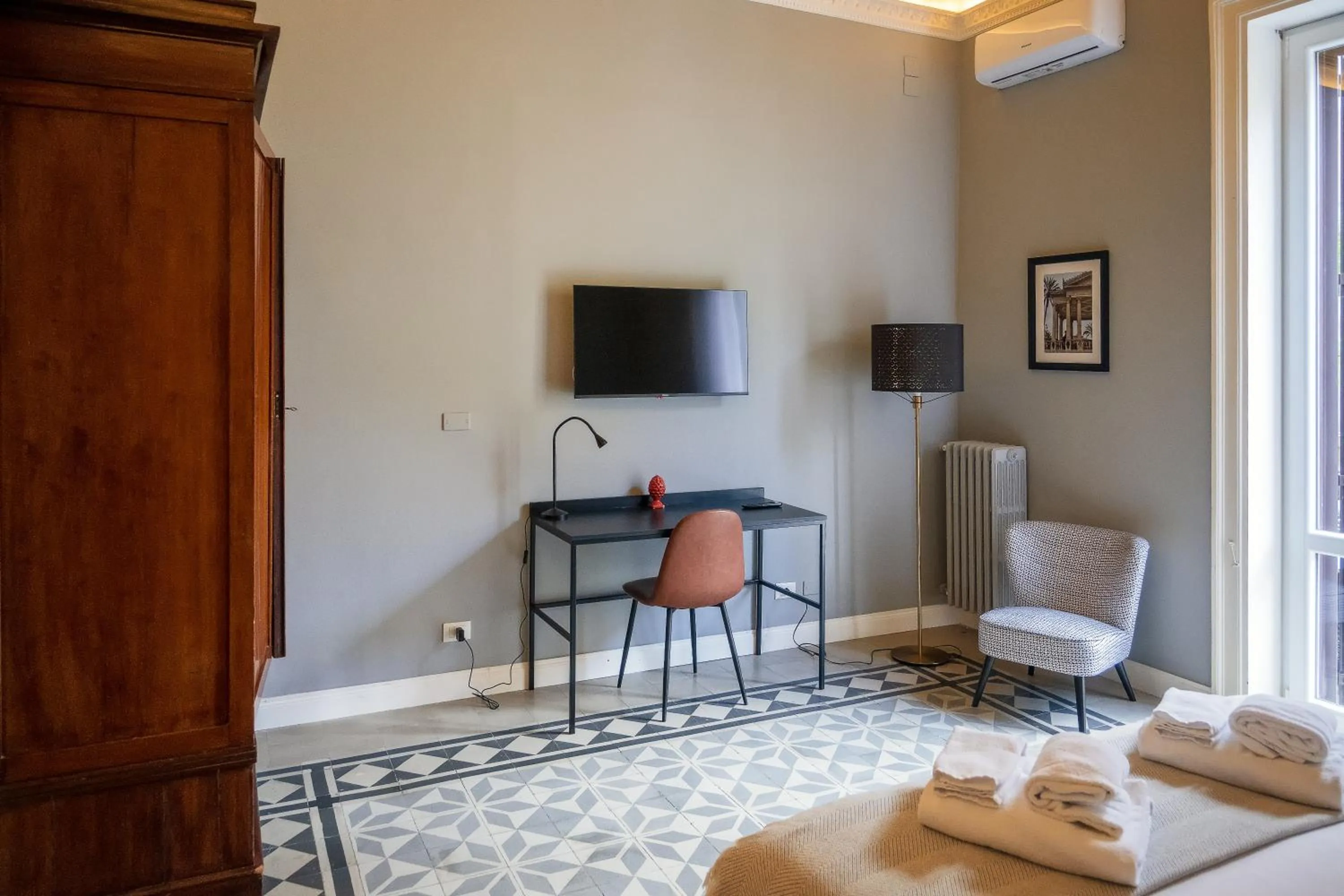 TV and multimedia, Bed in casa mo room and suite