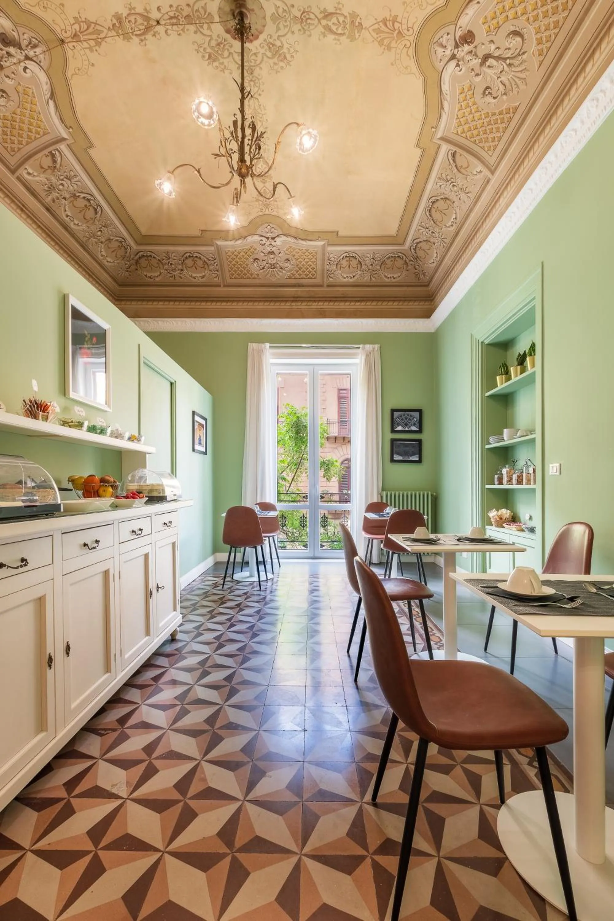 Breakfast in casa mo room and suite