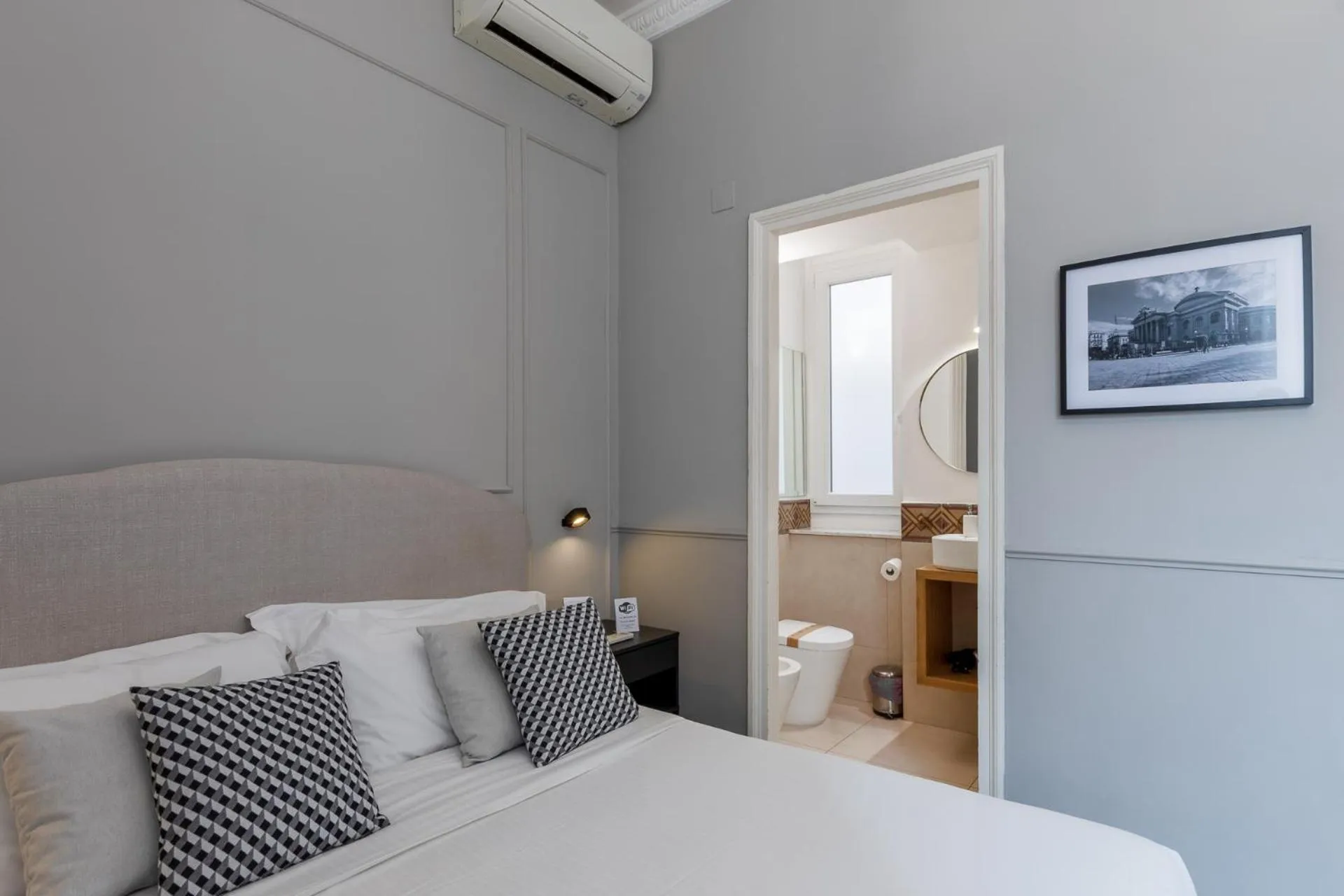 Bed in casa mo room and suite