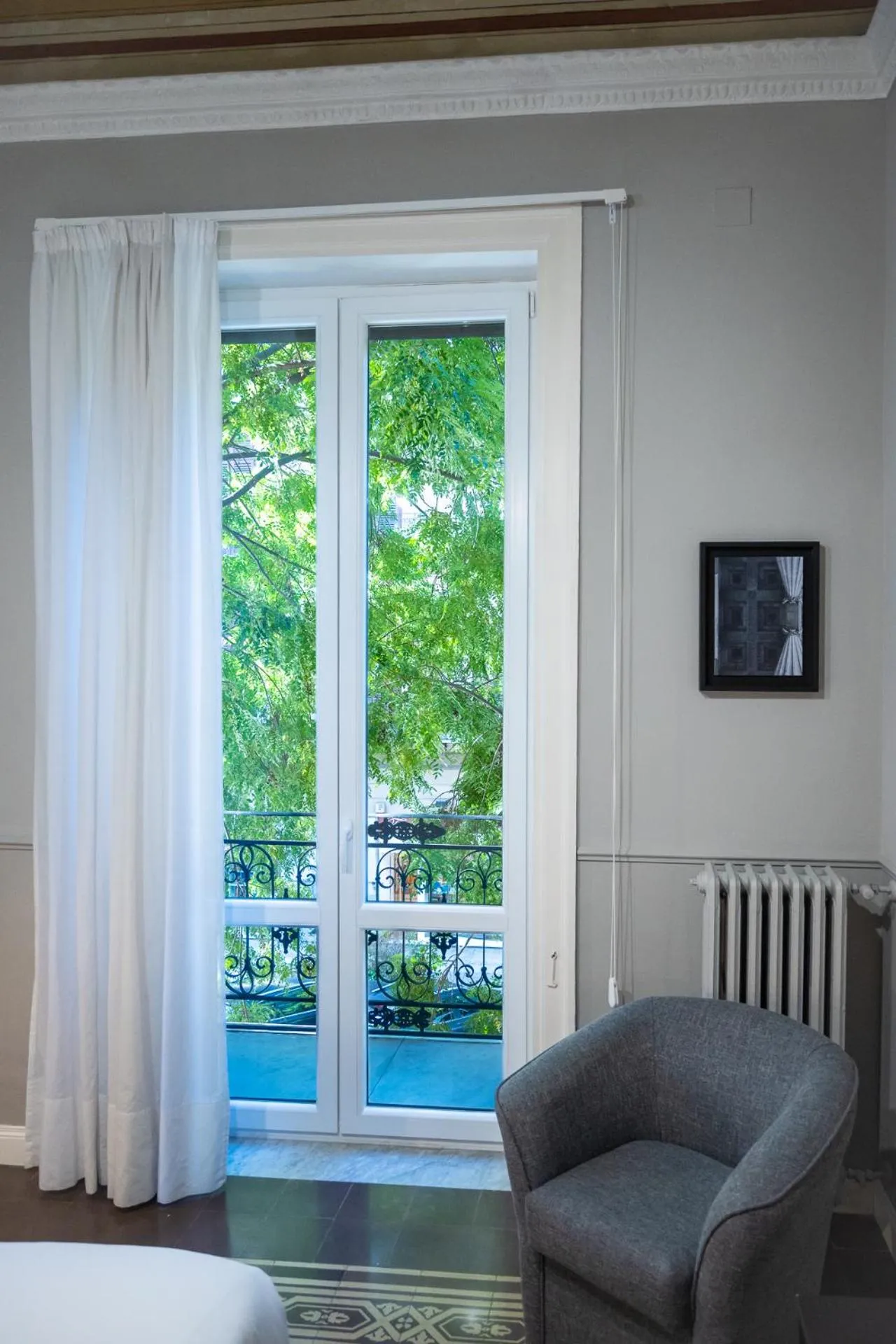 Photo of the whole room in casa mo room and suite