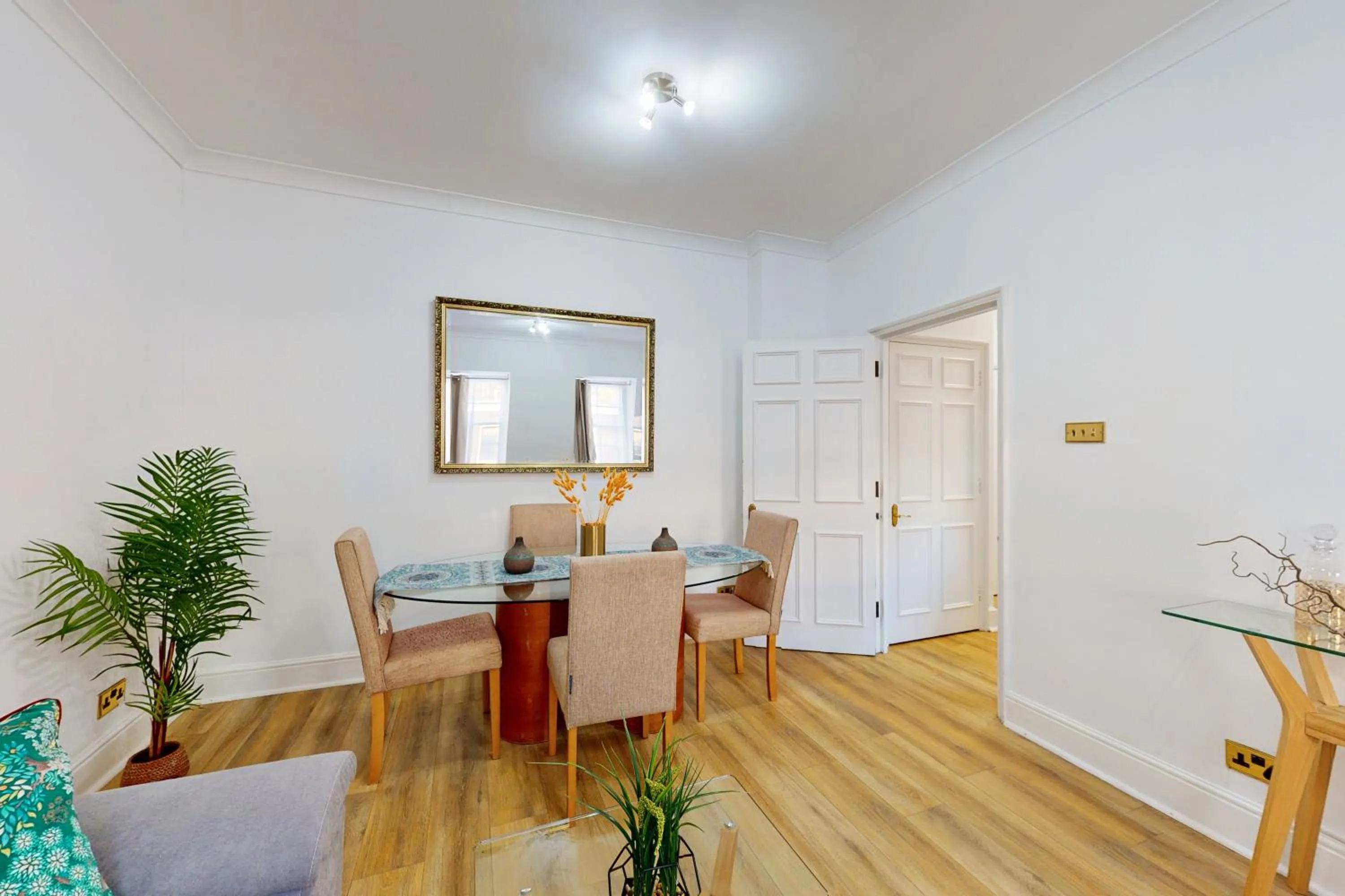Living room in Park Lane Apartments - Clarges Street