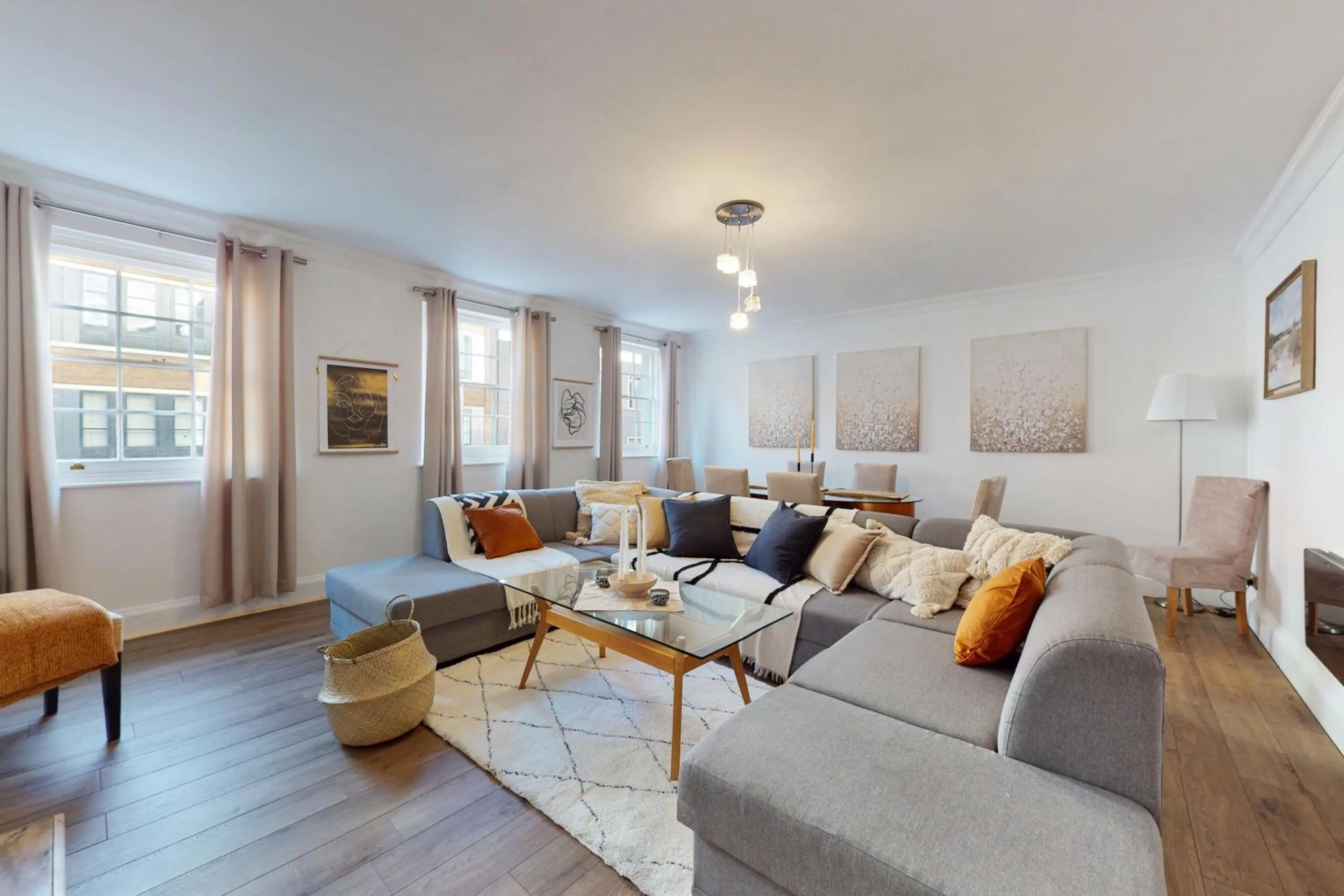 Living room in Park Lane Apartments - Clarges Street