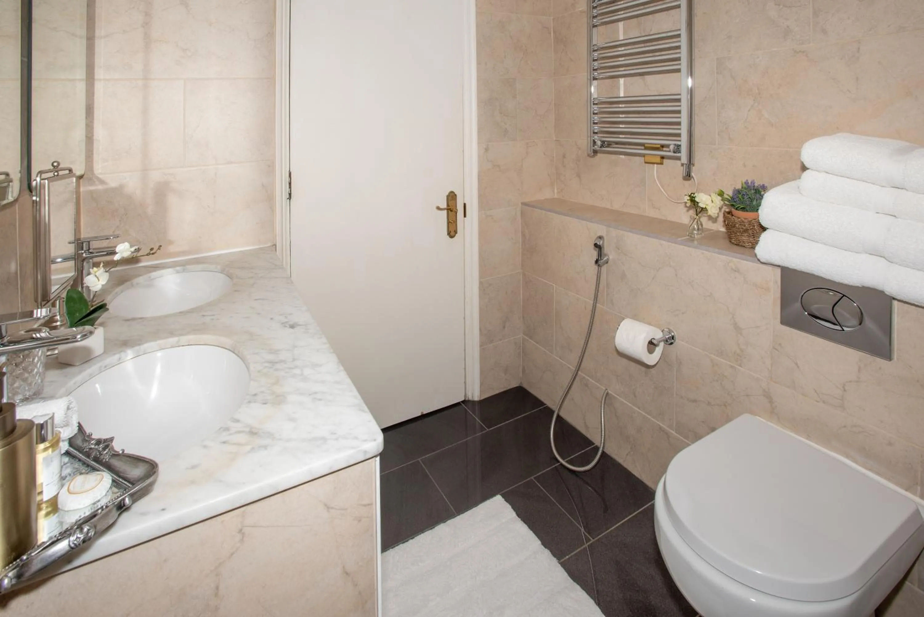 Bathroom in Park Lane Apartments - Clarges Street
