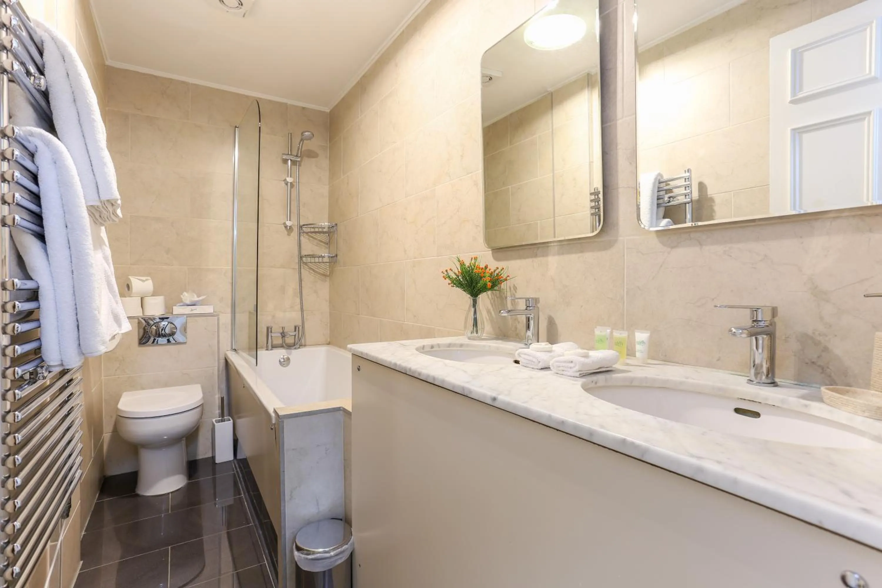 Bathroom in Park Lane Apartments - Clarges Street