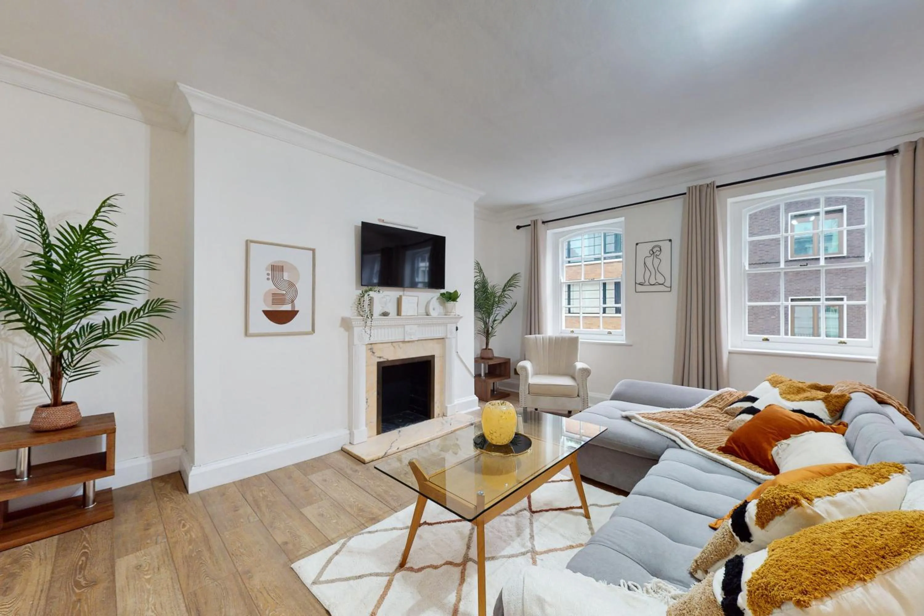 TV and multimedia in Park Lane Apartments - Clarges Street