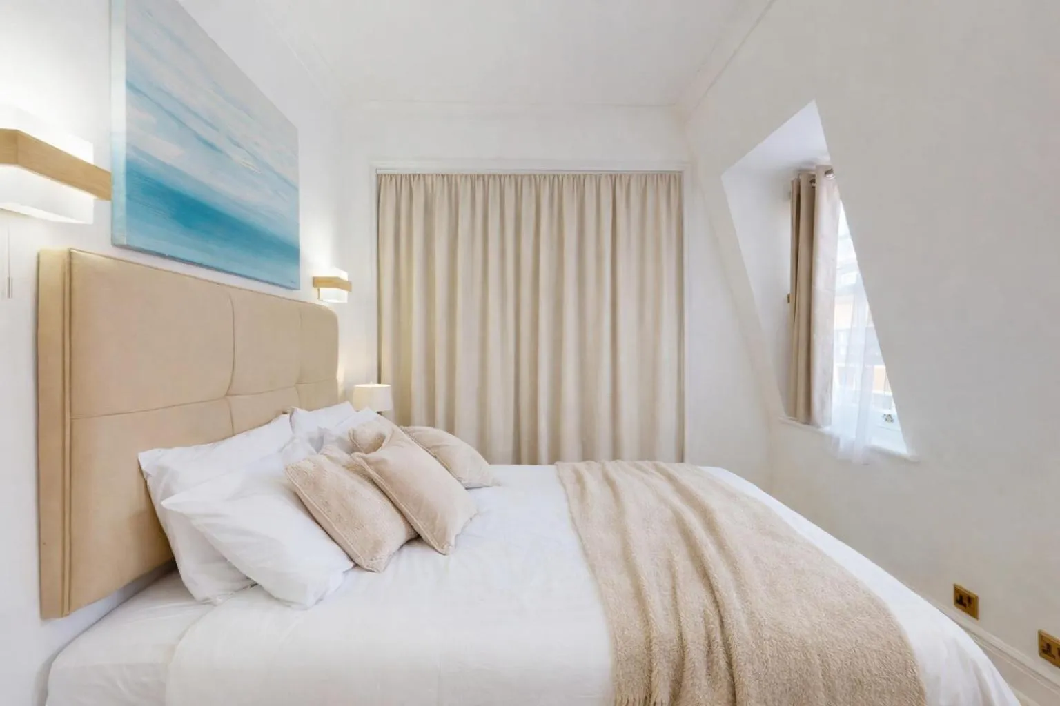 Bed in Park Lane Apartments - Clarges Street