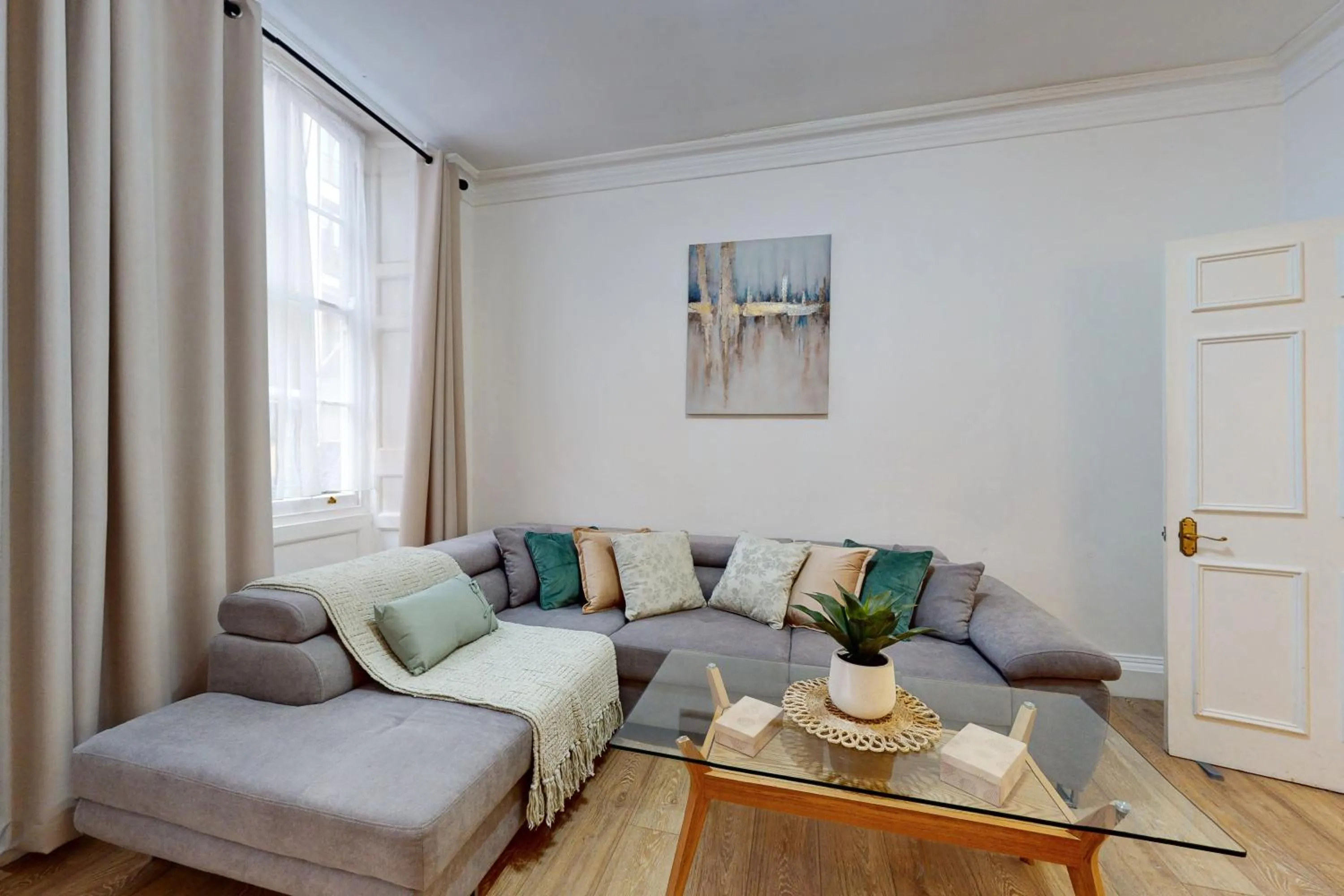 Living room in Park Lane Apartments - Clarges Street