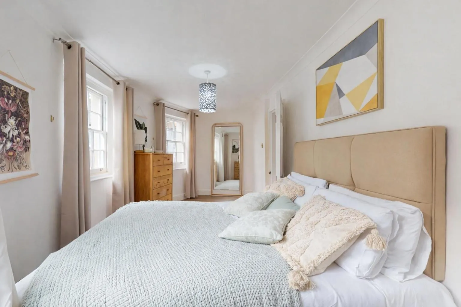 Bed in Park Lane Apartments - Clarges Street