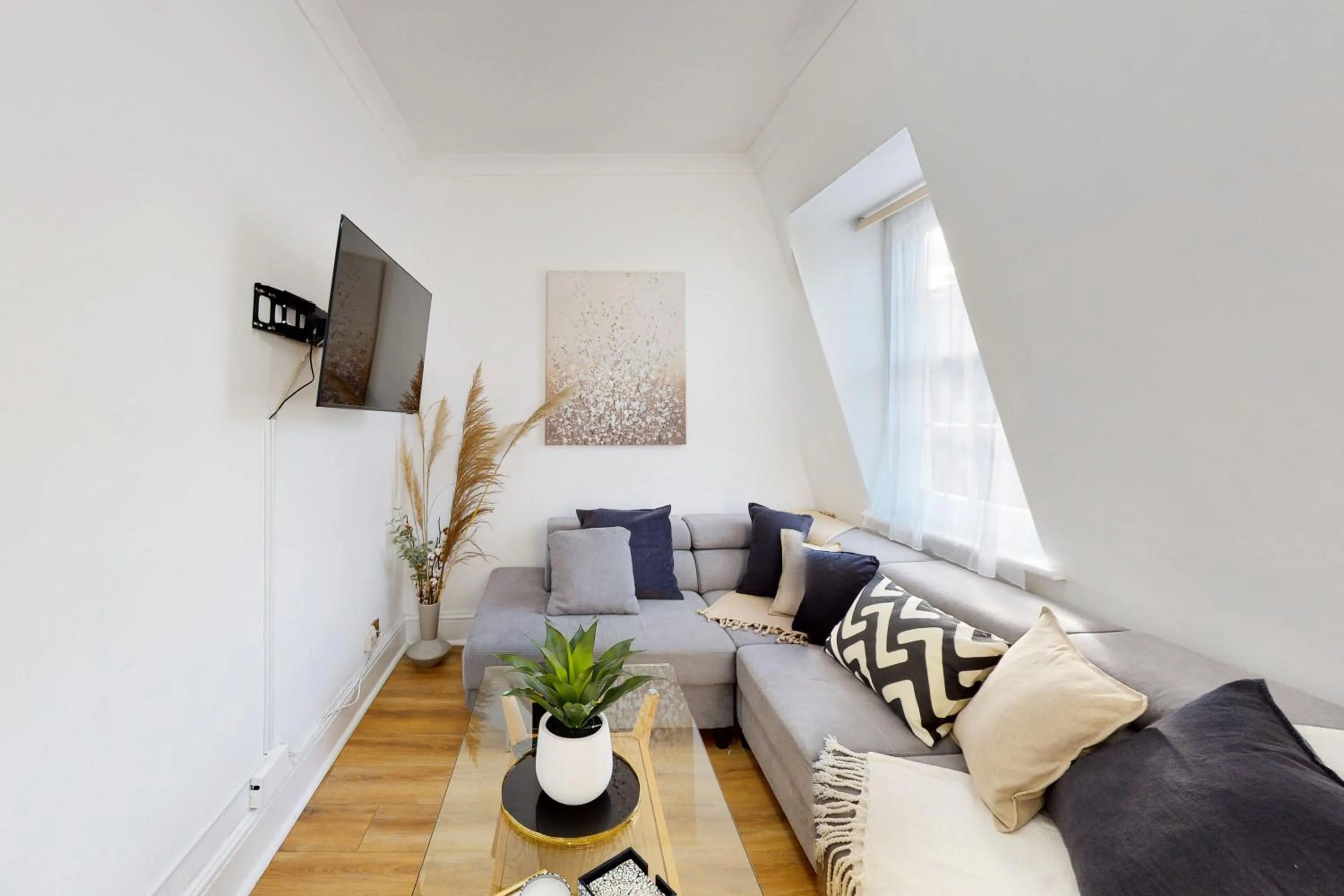 Living room in Park Lane Apartments - Clarges Street
