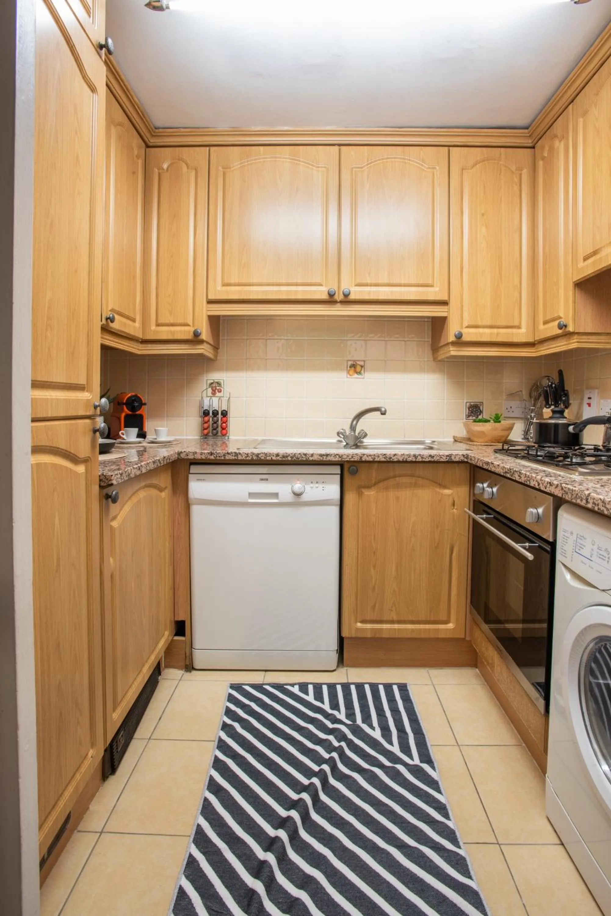 Kitchen or kitchenette in Park Lane Apartments - Clarges Street