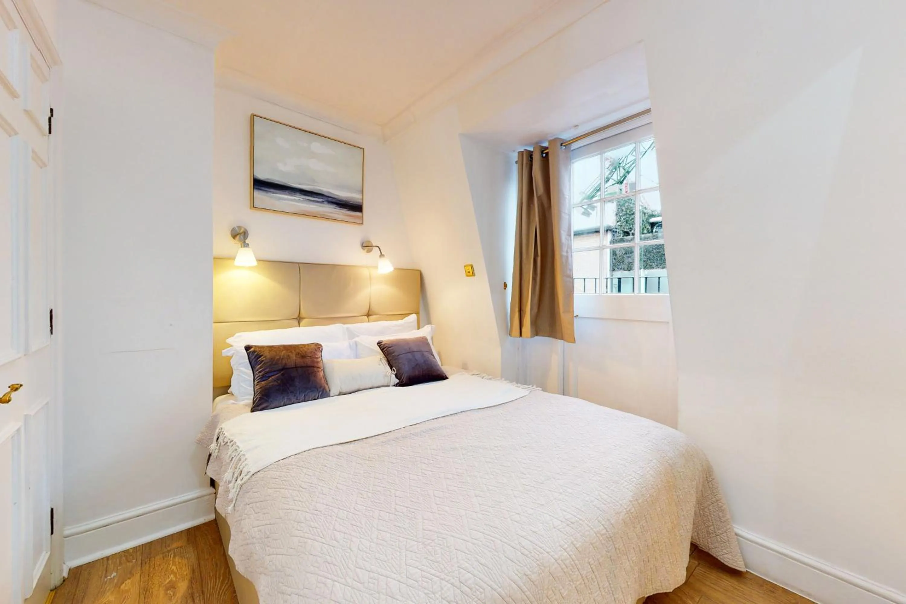 Bed in Park Lane Apartments - Clarges Street