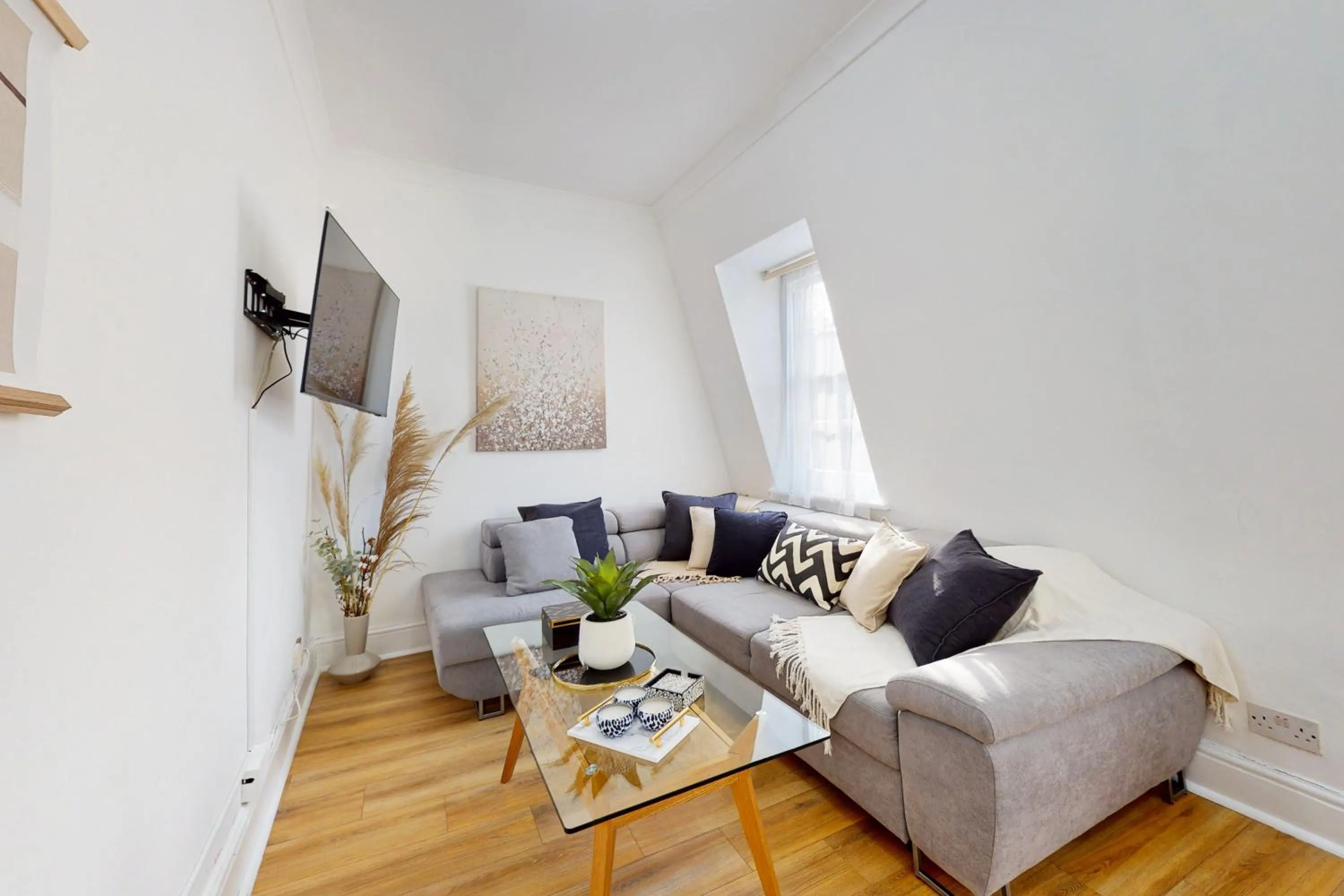 Living room in Park Lane Apartments - Clarges Street