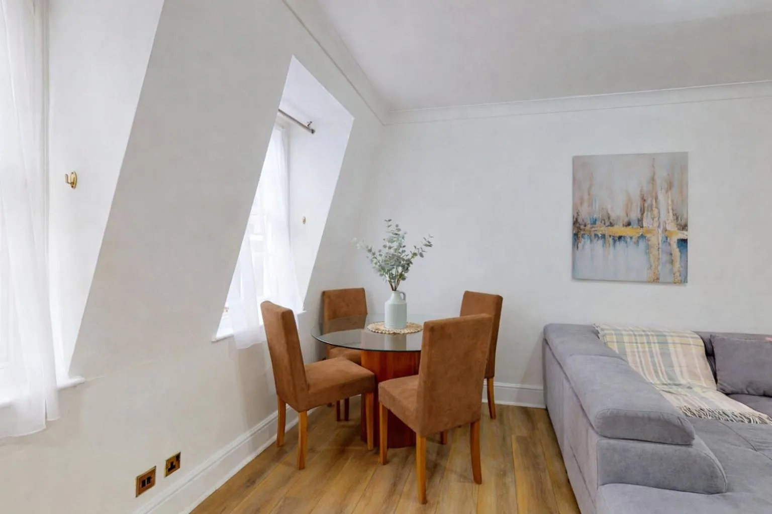 Seating area in Park Lane Apartments - Clarges Street