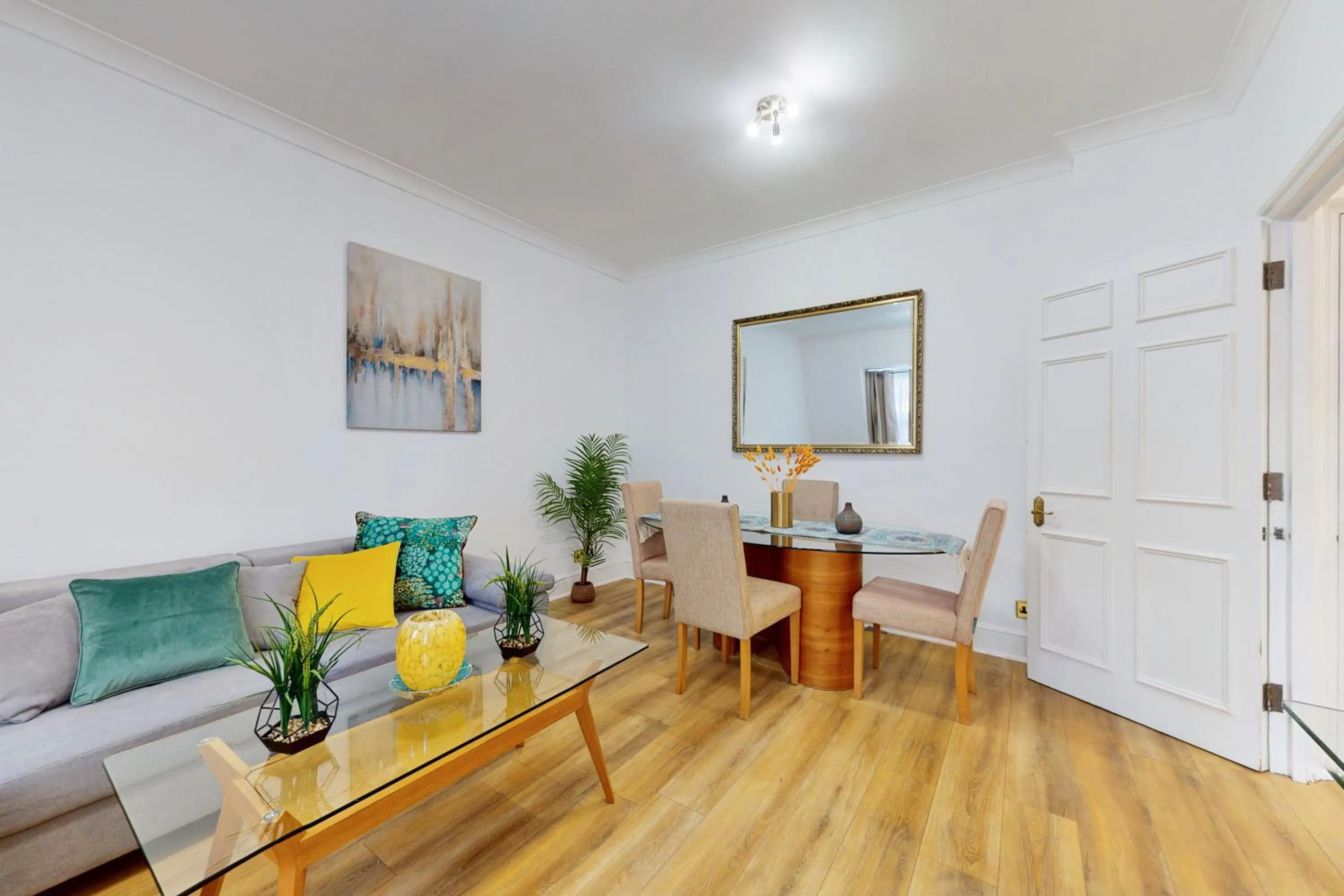 Living room in Park Lane Apartments - Clarges Street