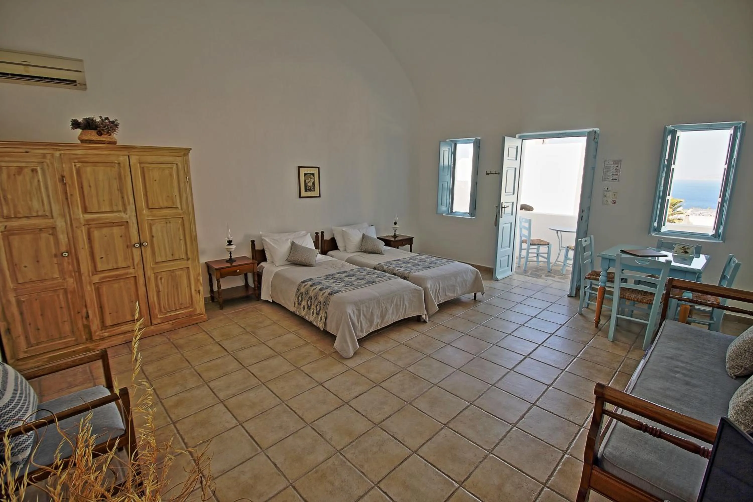 Bedroom, Bed in Aethrio Sunset Village - Oia