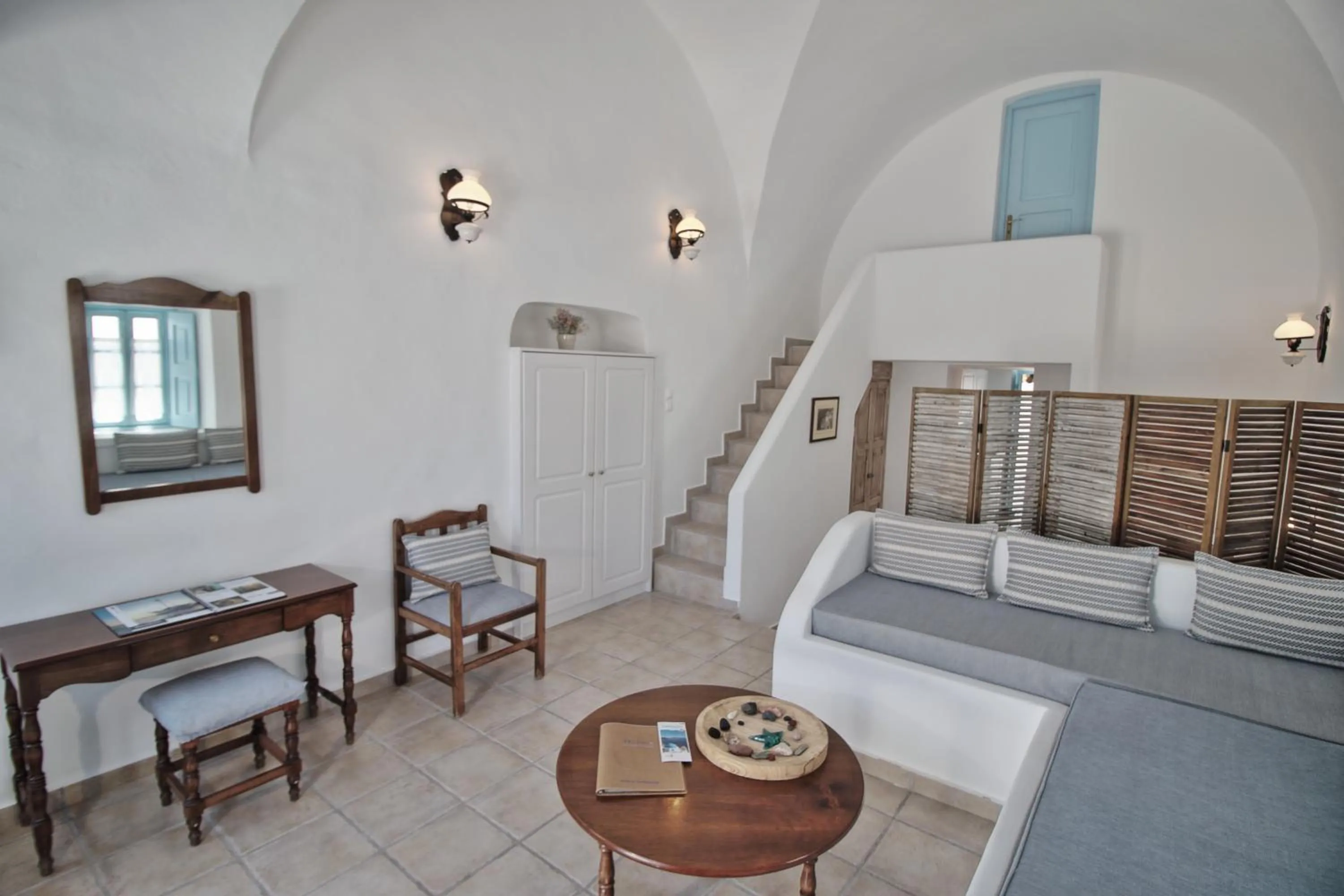 Living room in Aethrio Sunset Village - Oia