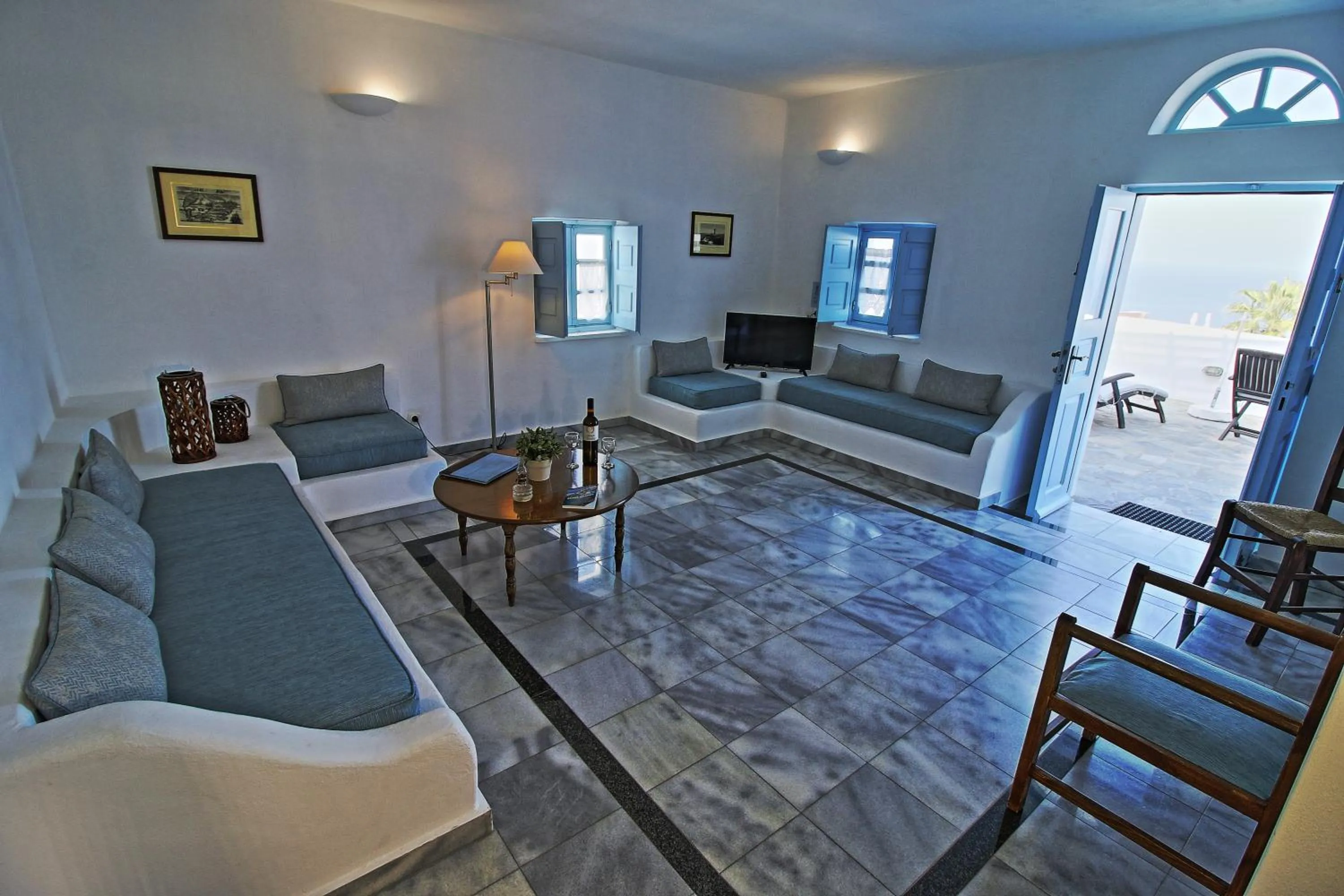 Living room in Aethrio Sunset Village - Oia