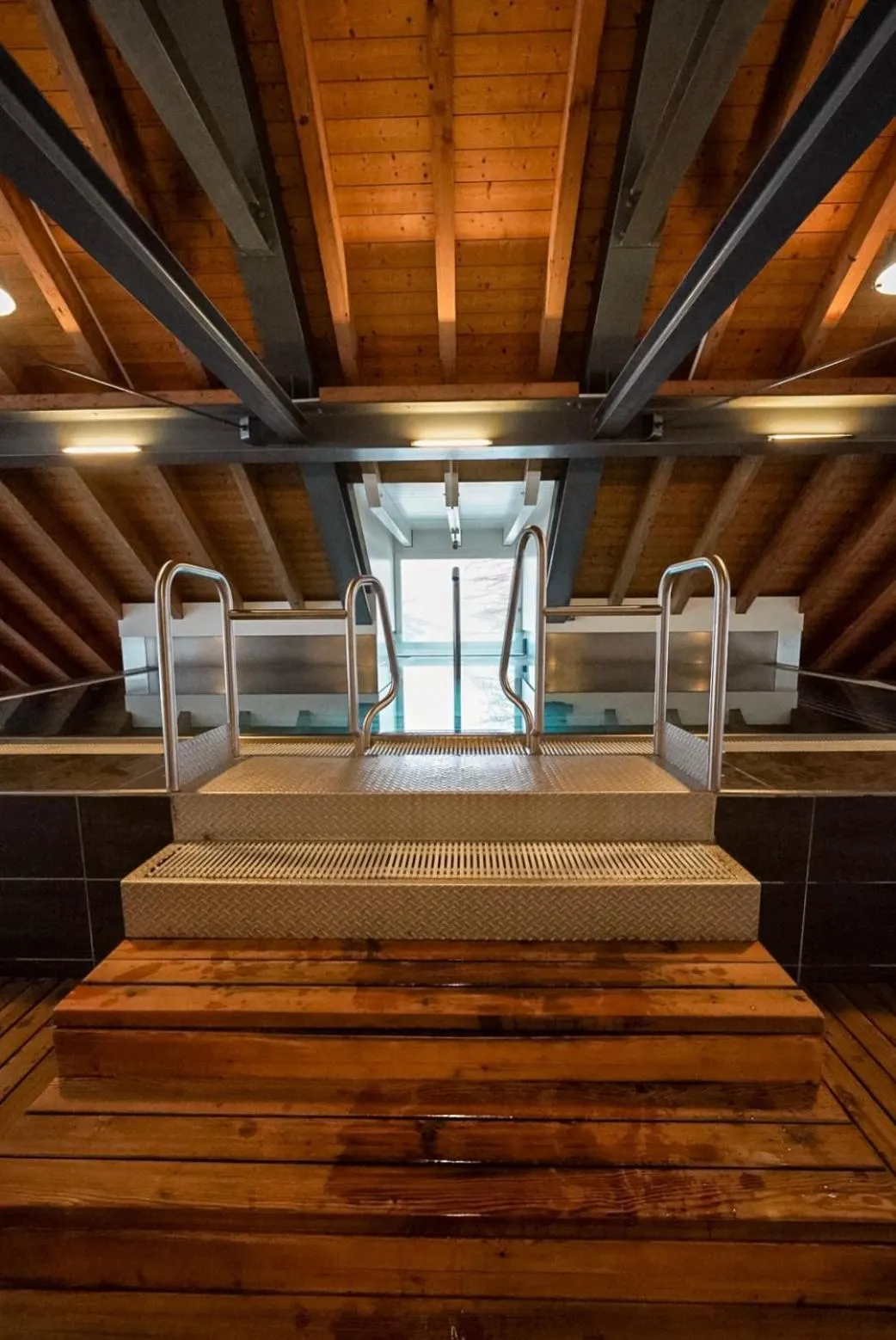 Swimming pool, Bed in Hirschen Guesthouse - Village Hotel